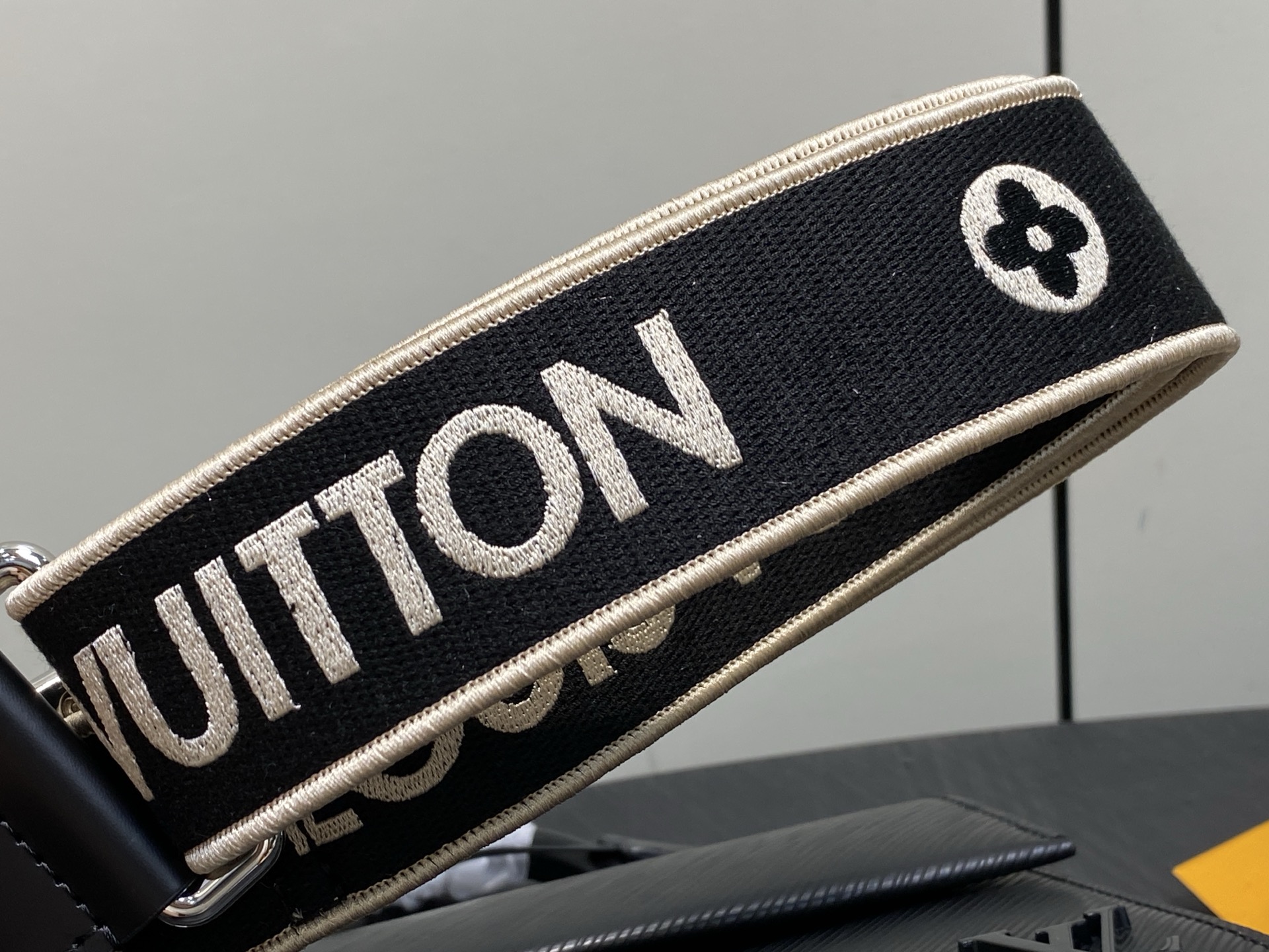 Louis Vuitton Tote Bag Black M-l