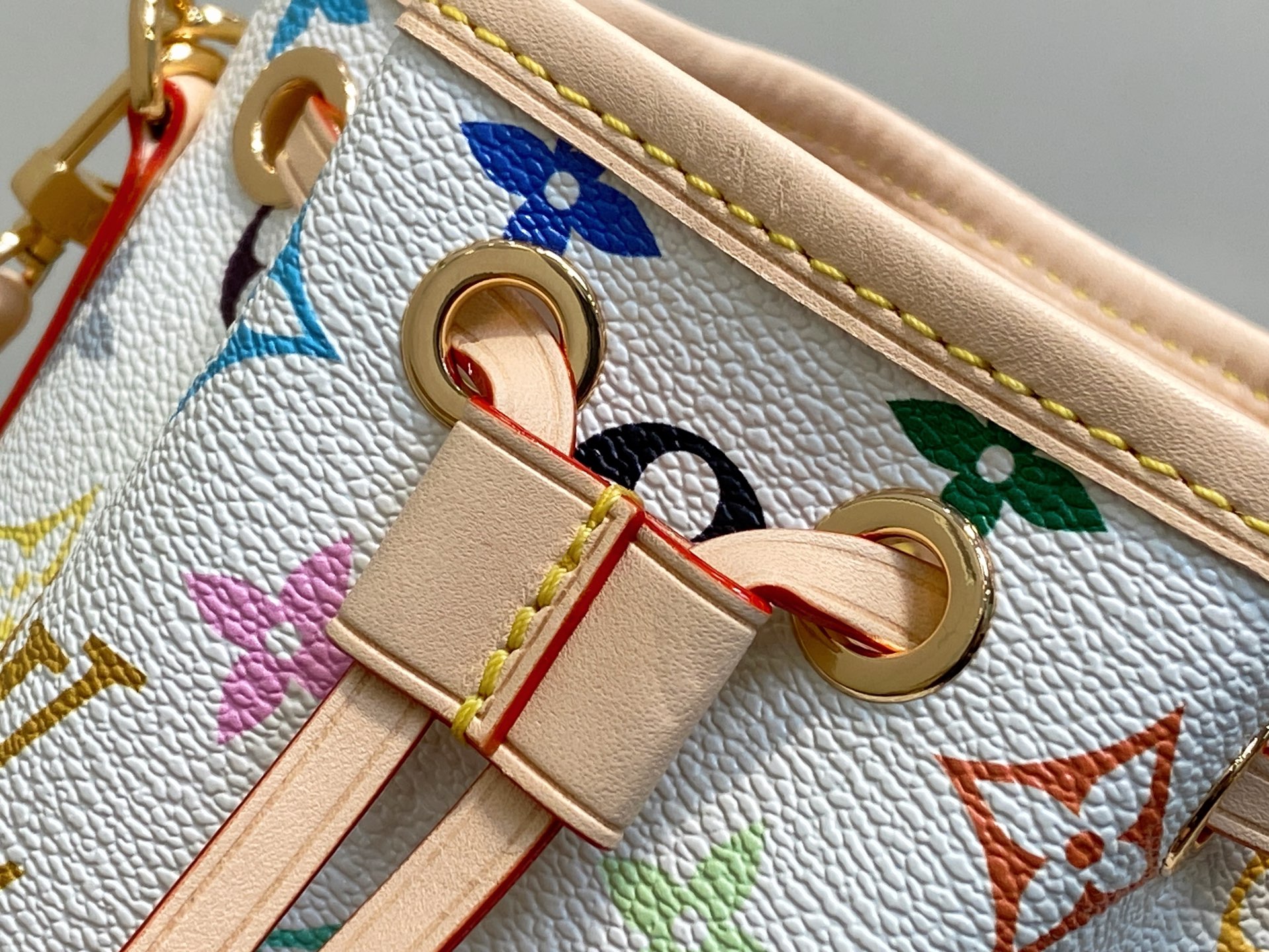 Louis Vuitton Bucket Bag Cow Leather M