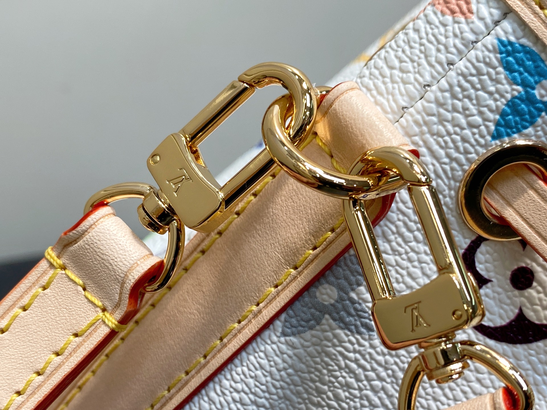 Louis Vuitton Bucket Bag Cow Leather M