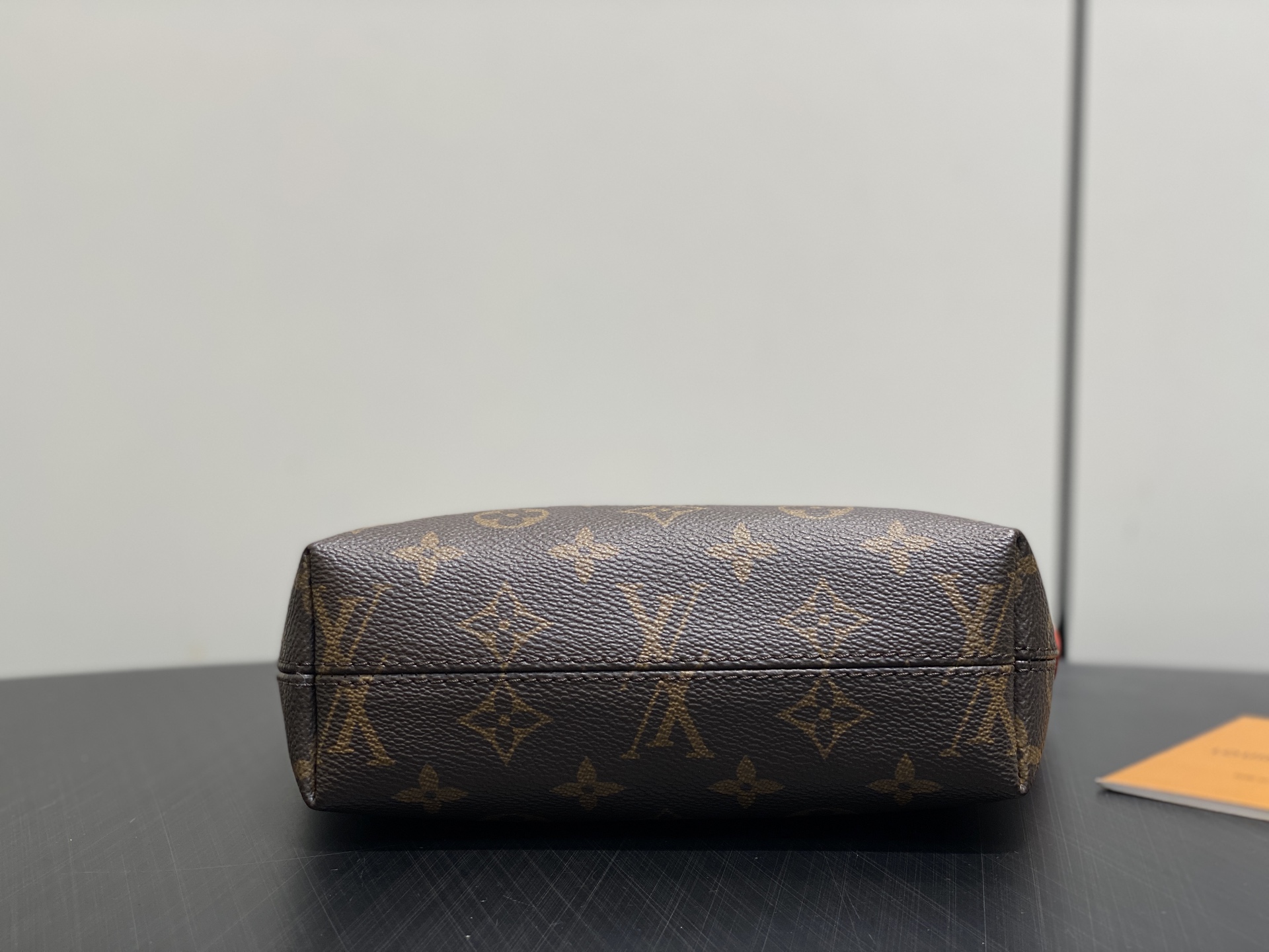 Louis Vuitton Basic Bag Cow Leather M-l-s
