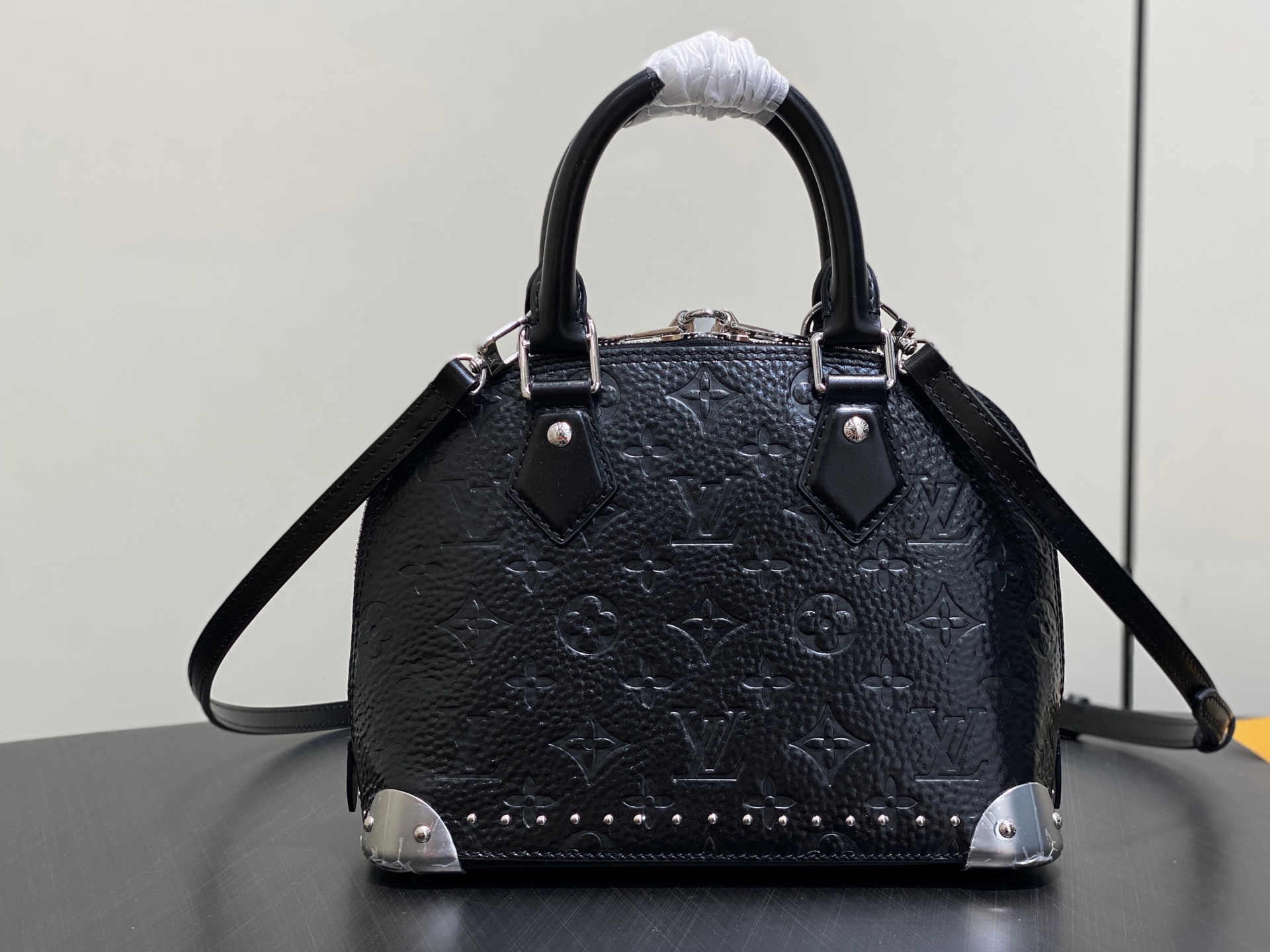 Louis Vuitton Basic Bag Cow Leather Black M-l-s