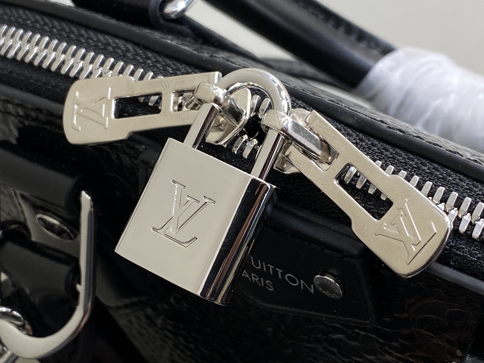 Louis Vuitton Basic Bag Cow Leather Black M-l-s