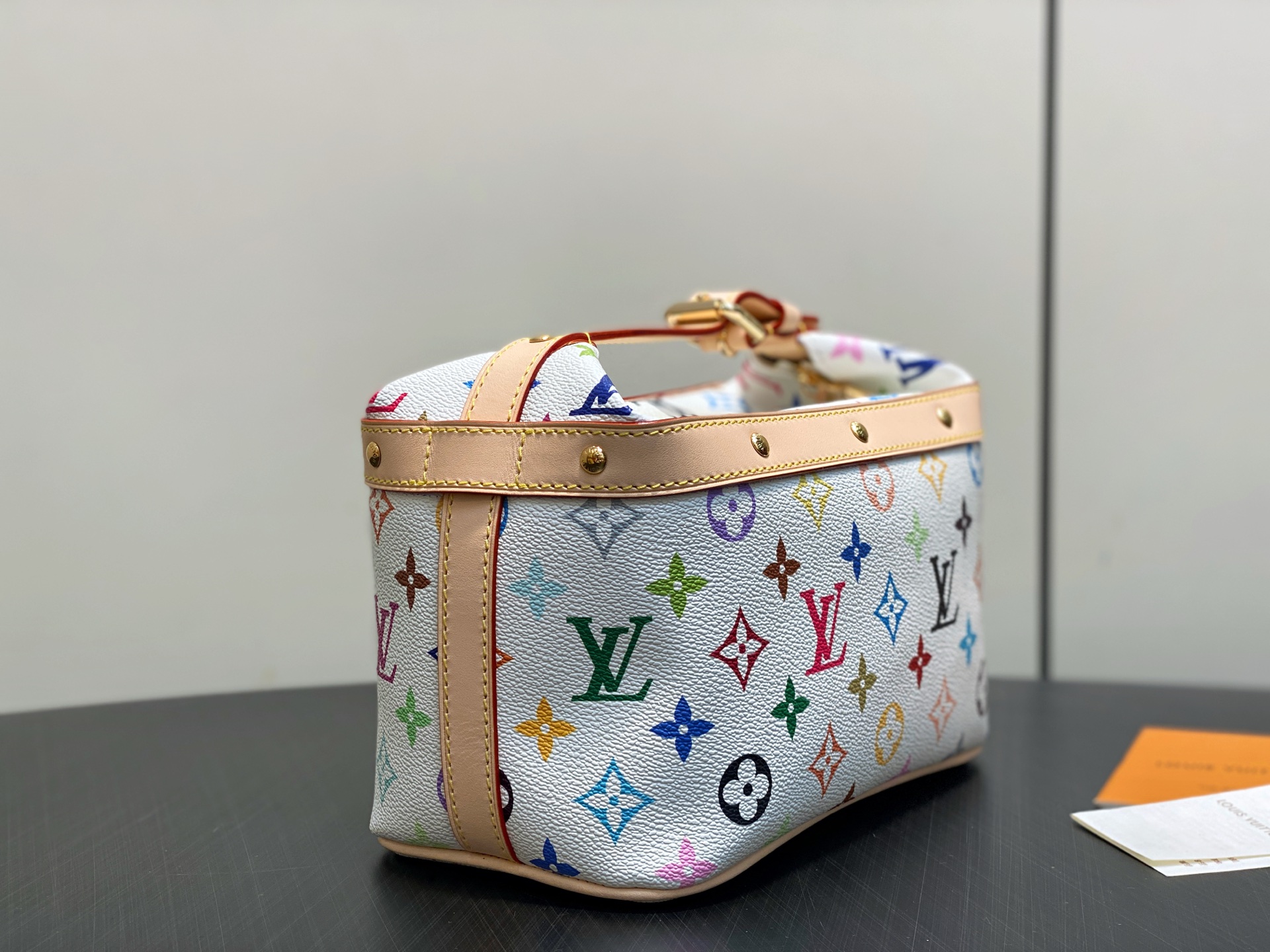 Louis Vuitton Basic Bag Cow Leather M-l-s