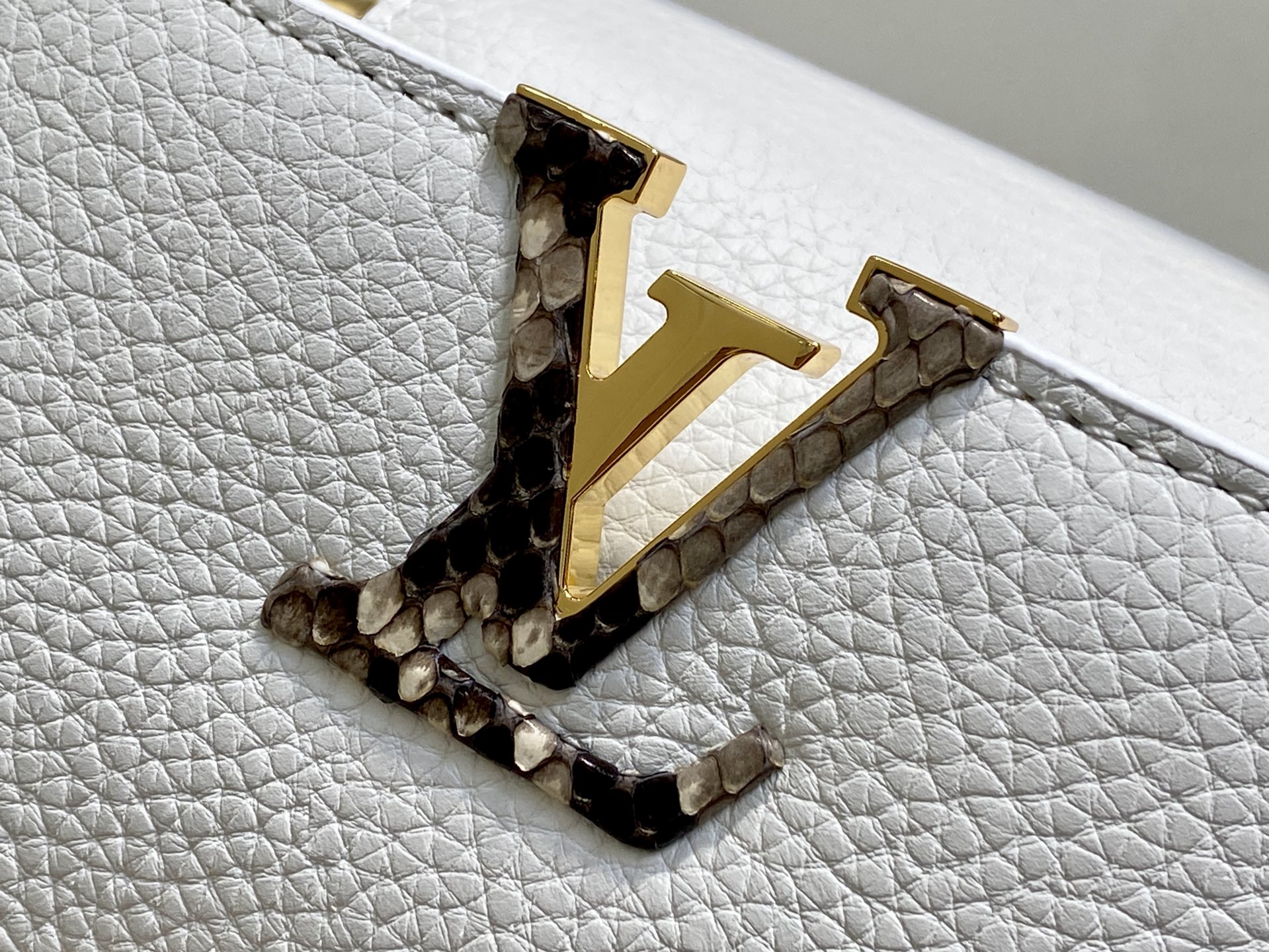 Louis Vuitton Basic Bag Cow Leather White M-l-s
