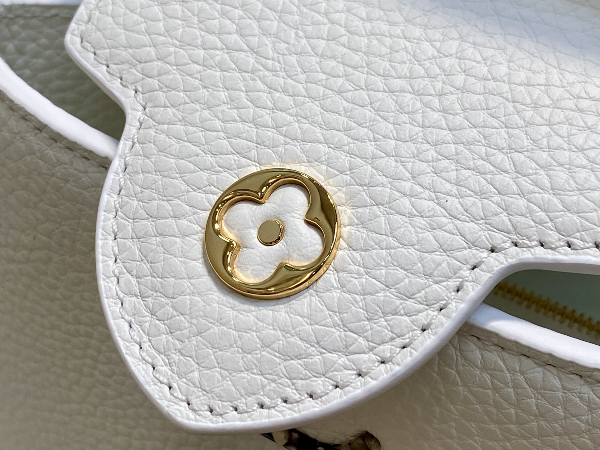 Louis Vuitton Basic Bag Cow Leather White M-l-s