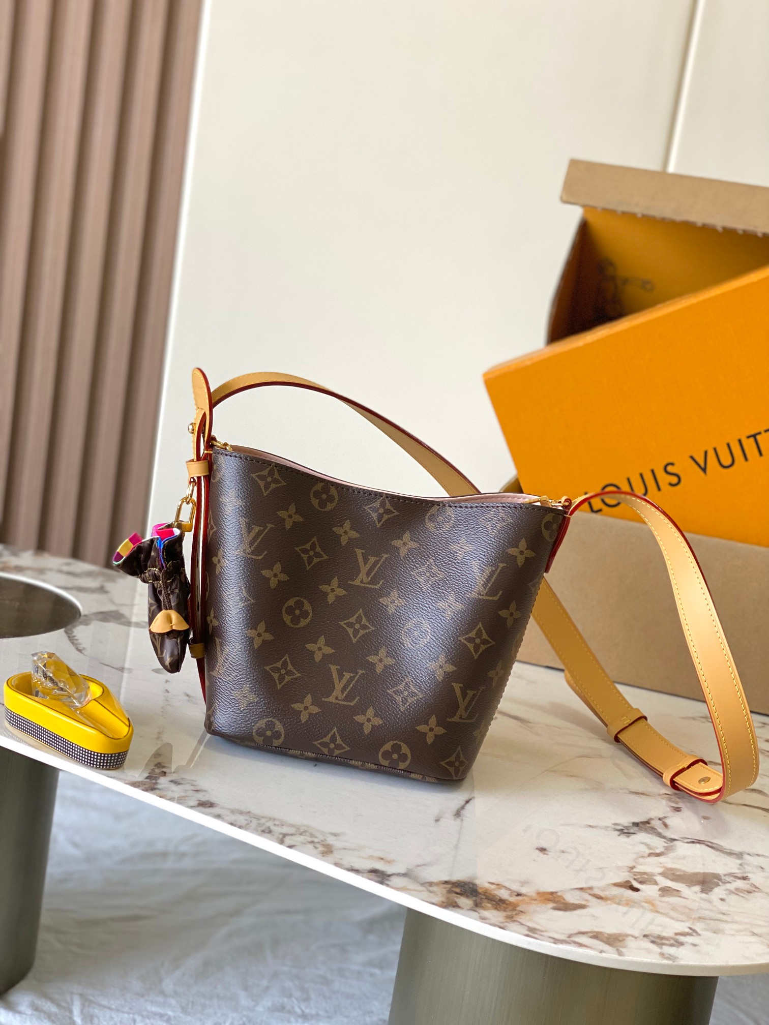 Louis Vuitton Basic Bag M-l
