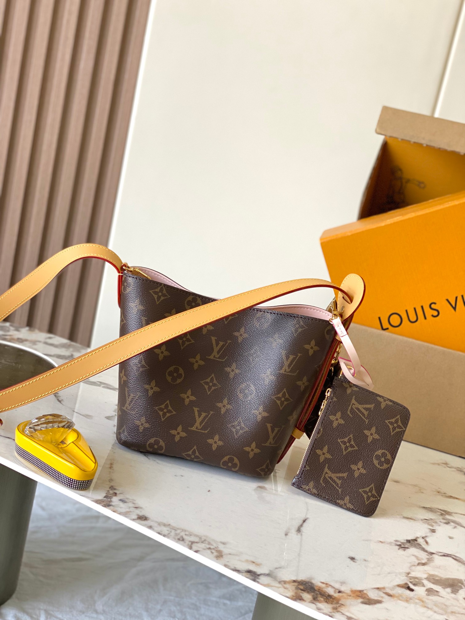 Louis Vuitton Basic Bag M-l