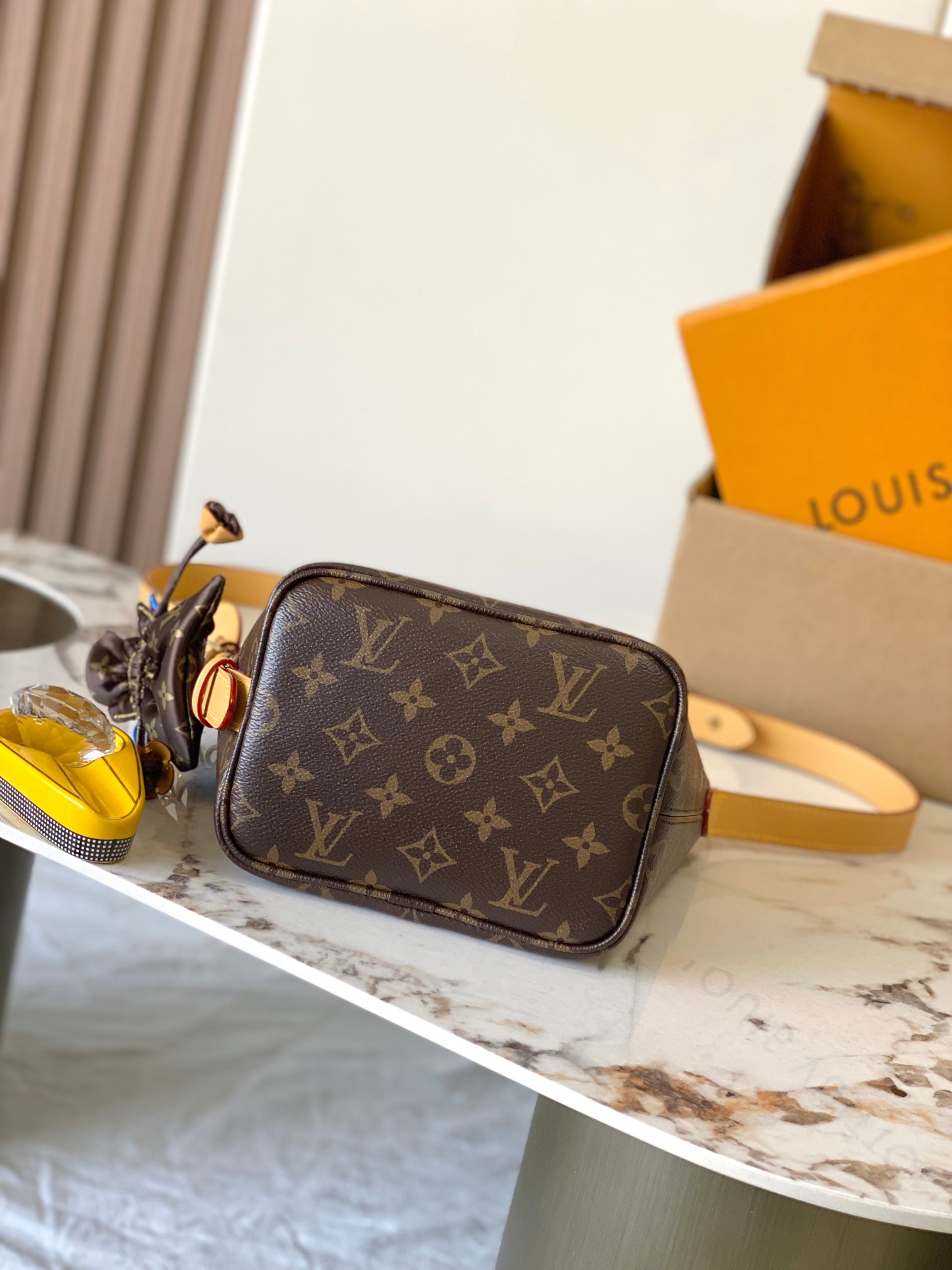 Louis Vuitton Basic Bag M-l