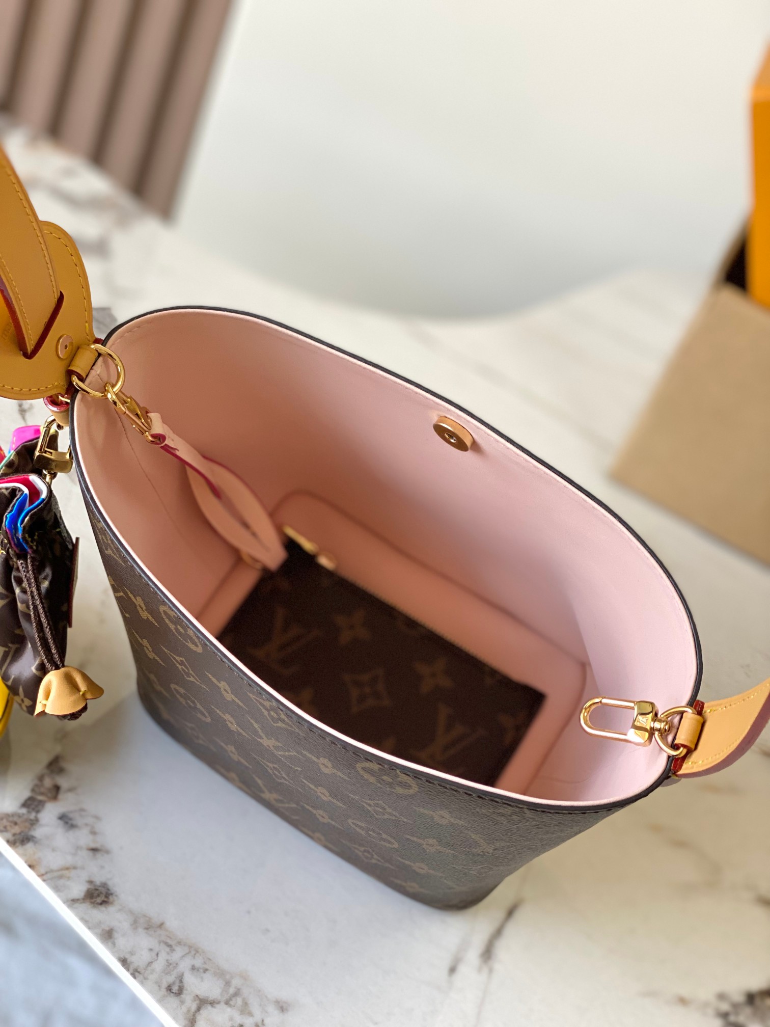 Louis Vuitton Basic Bag M-l