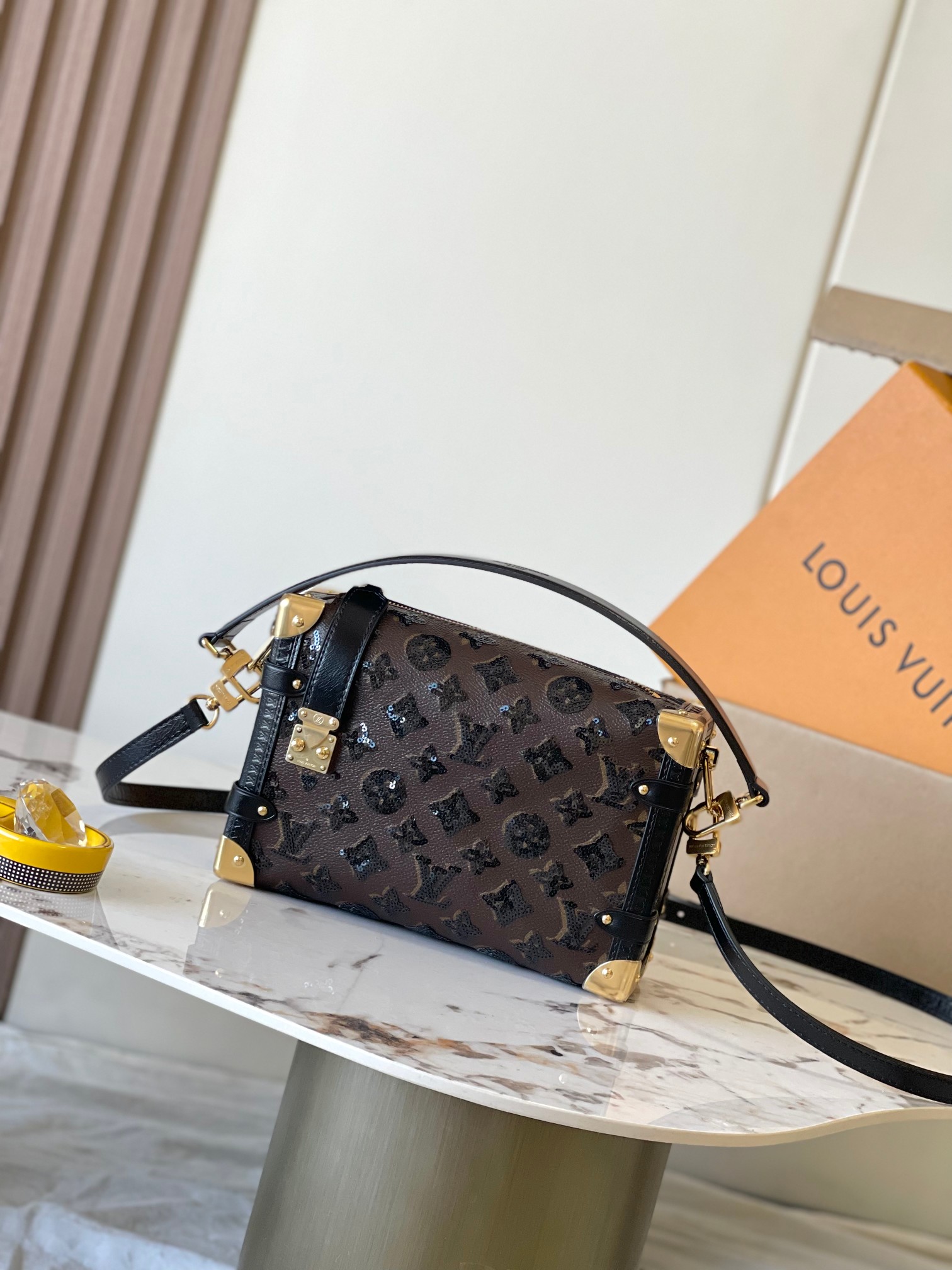 Louis Vuitton Basic Bag Canvas M-s