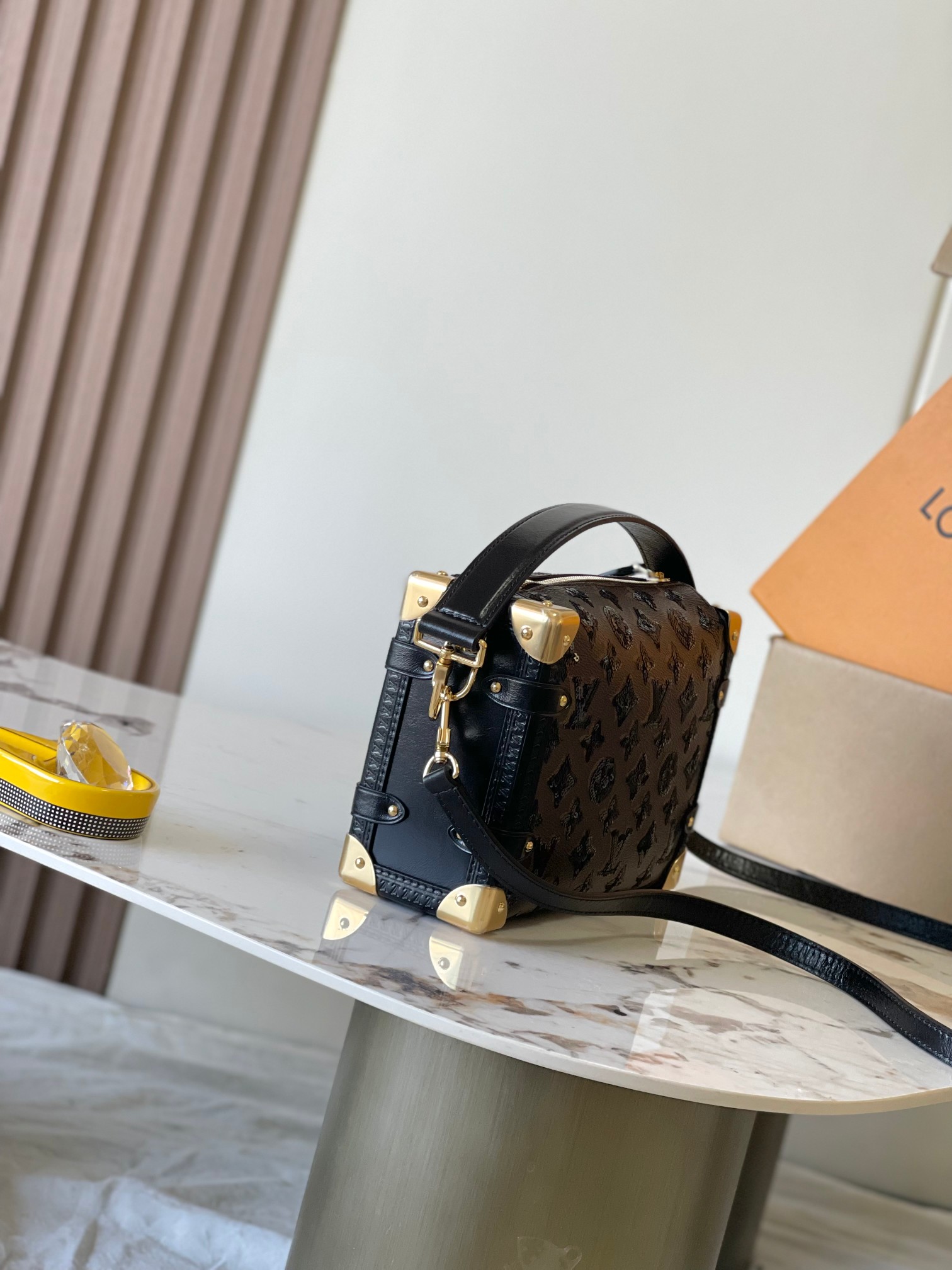 Louis Vuitton Basic Bag Canvas M-s