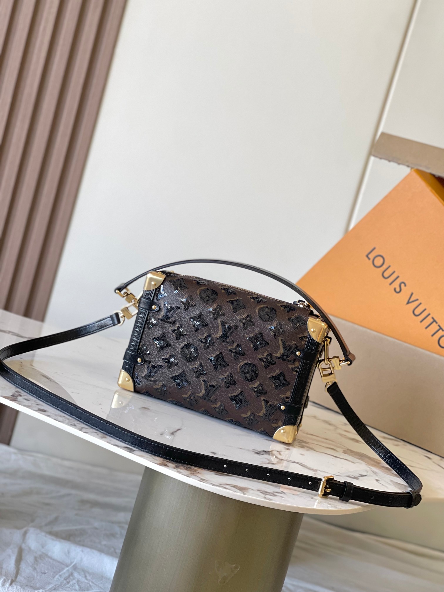 Louis Vuitton Basic Bag Canvas M-s