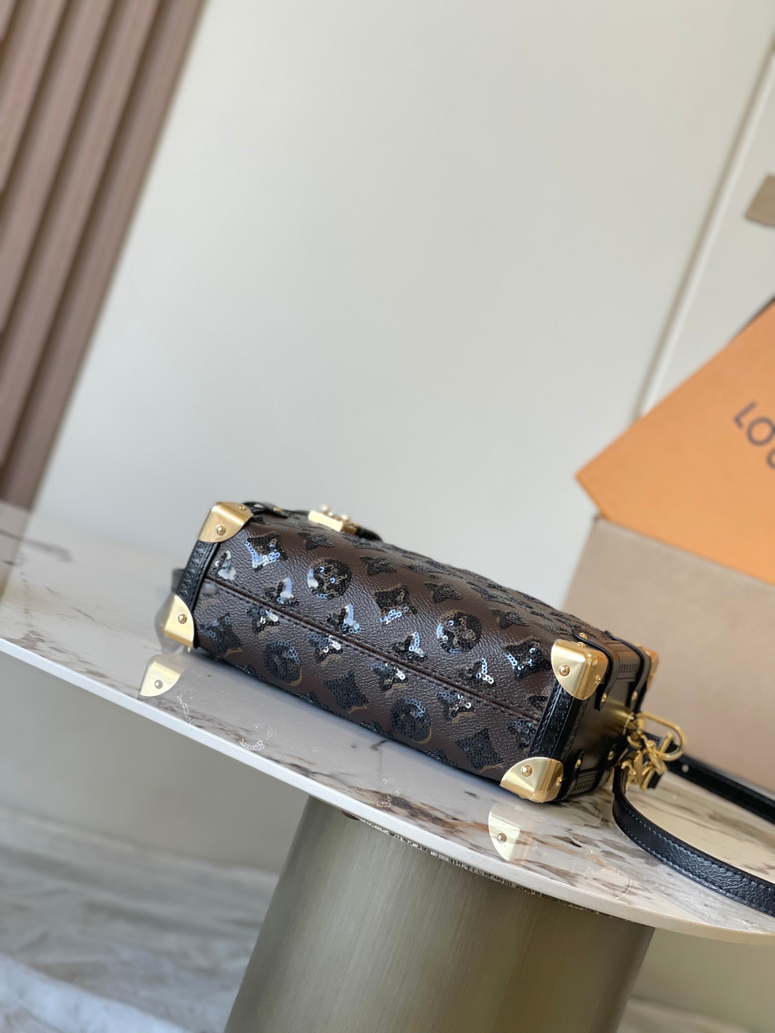 Louis Vuitton Basic Bag Canvas M-s