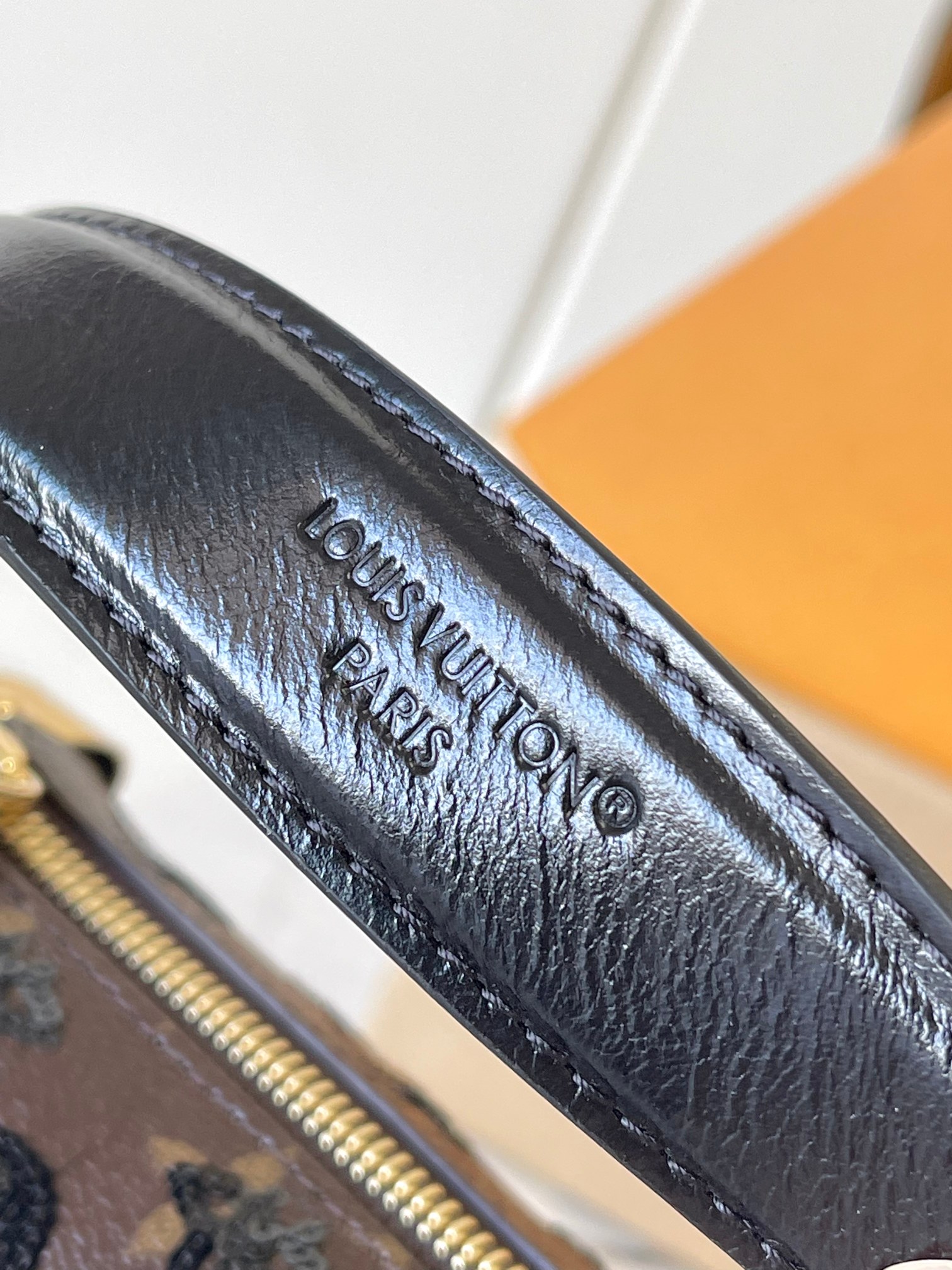 Louis Vuitton Basic Bag Canvas M-s