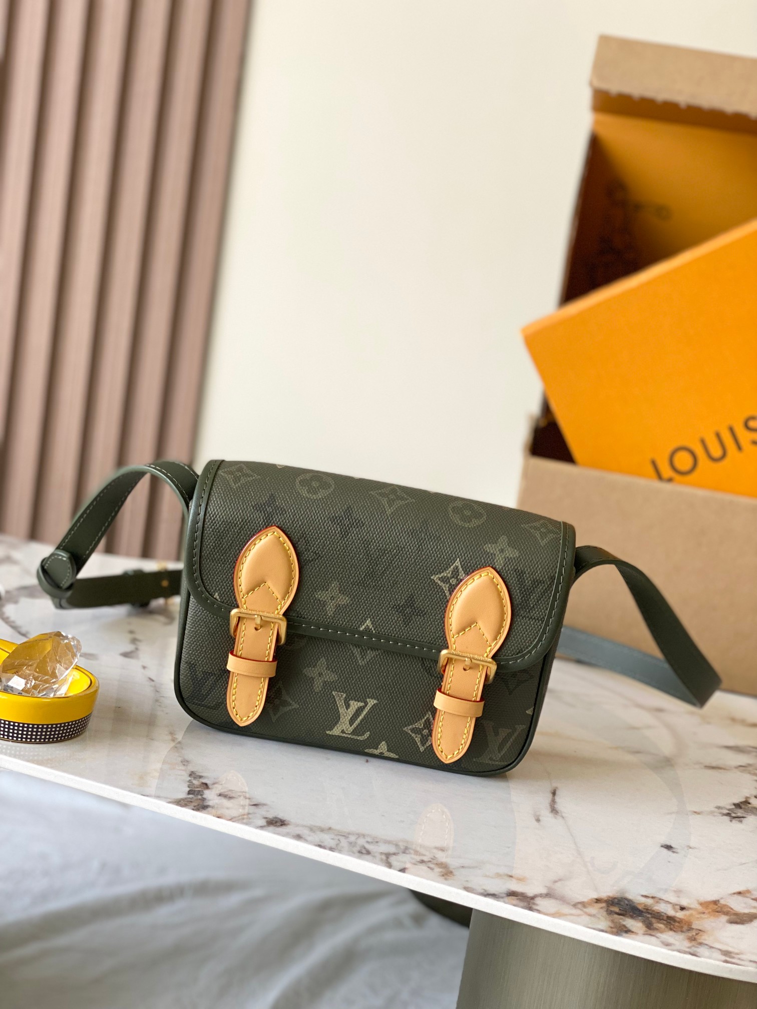 Louis Vuitton Basic Bag M-l-s