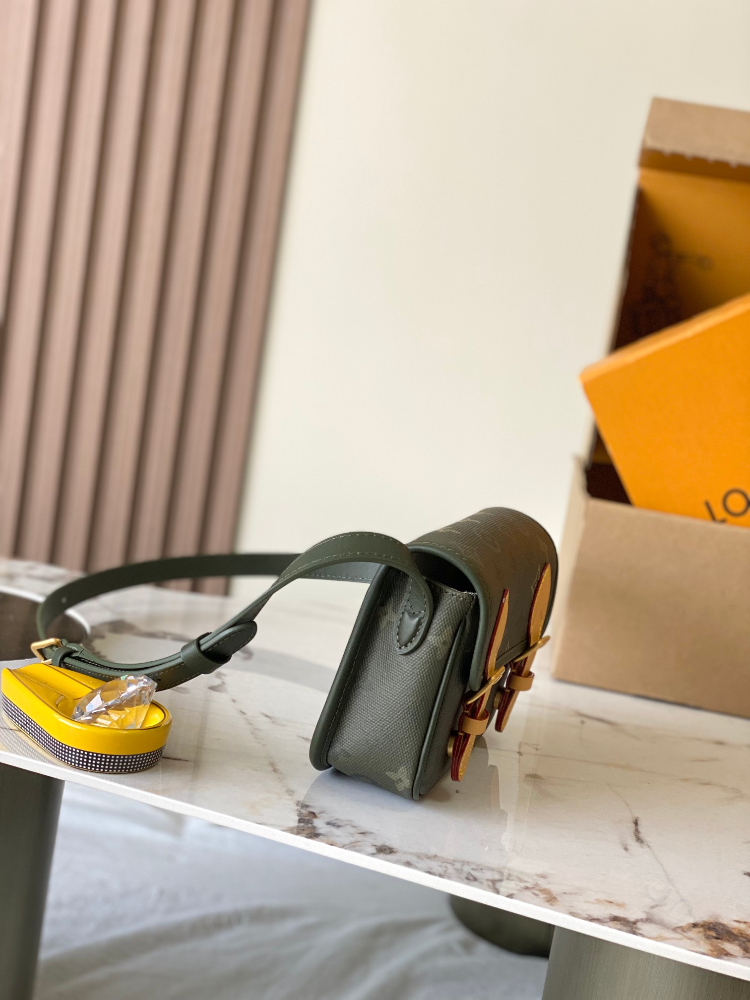 Louis Vuitton Basic Bag M-l-s