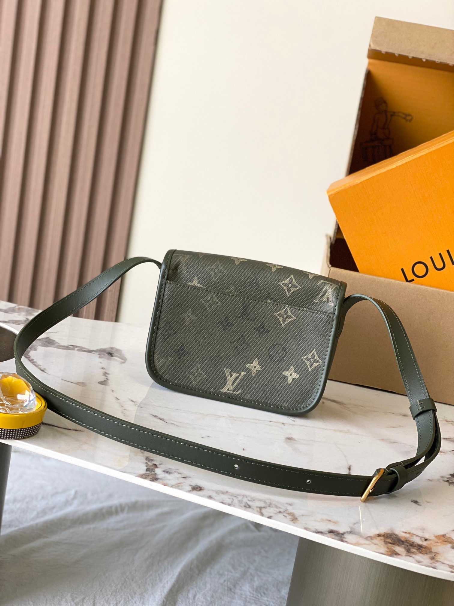 Louis Vuitton Basic Bag M-l-s
