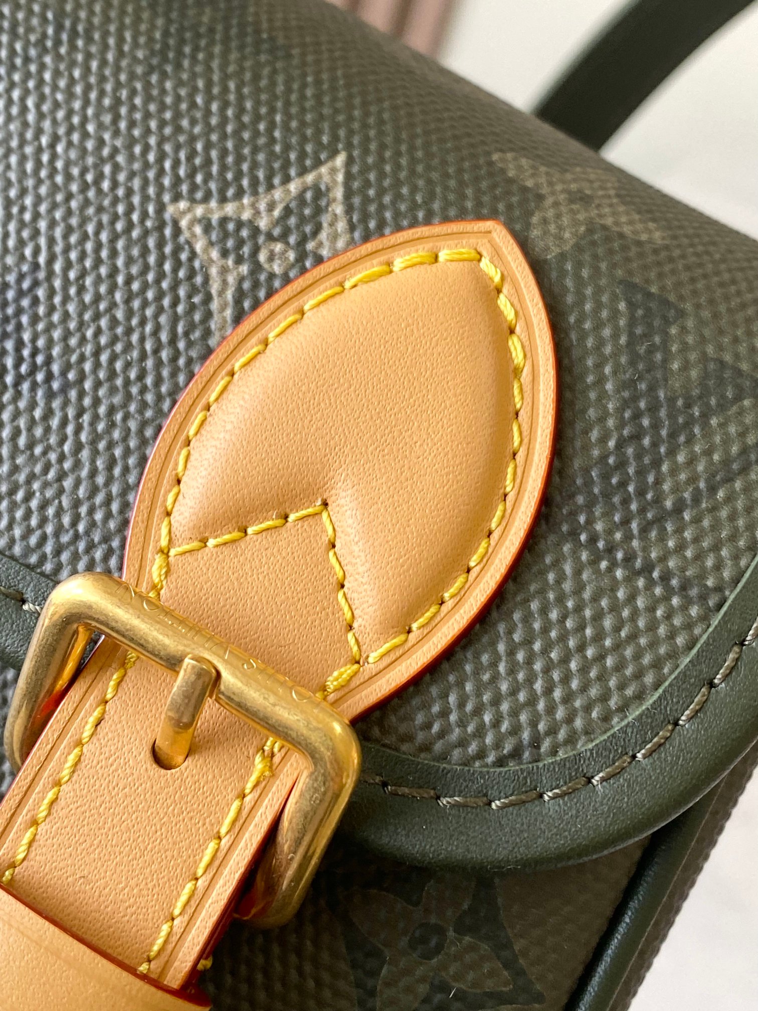 Louis Vuitton Basic Bag M-l-s