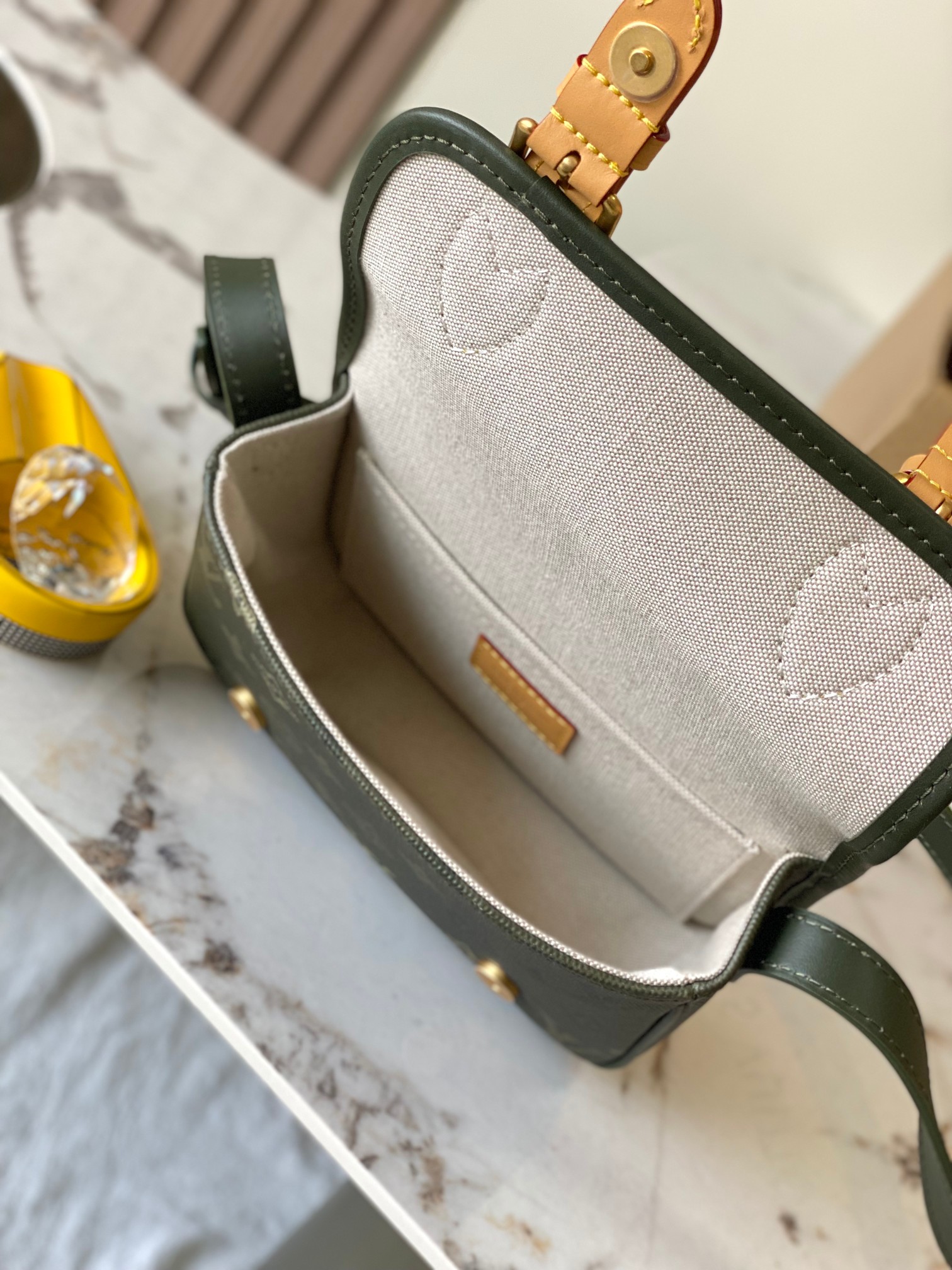 Louis Vuitton Basic Bag M-l-s