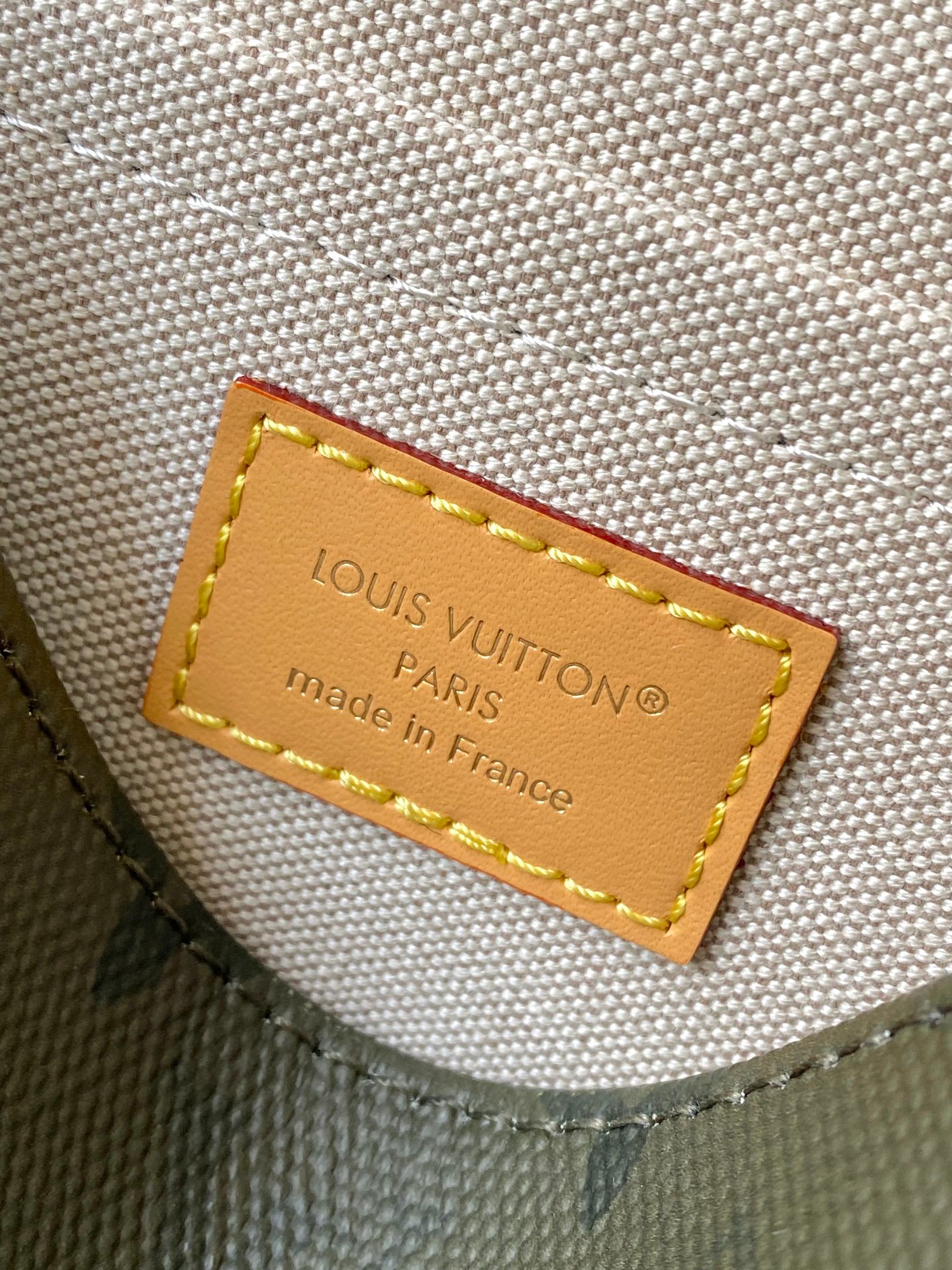 Louis Vuitton Basic Bag M-l-s