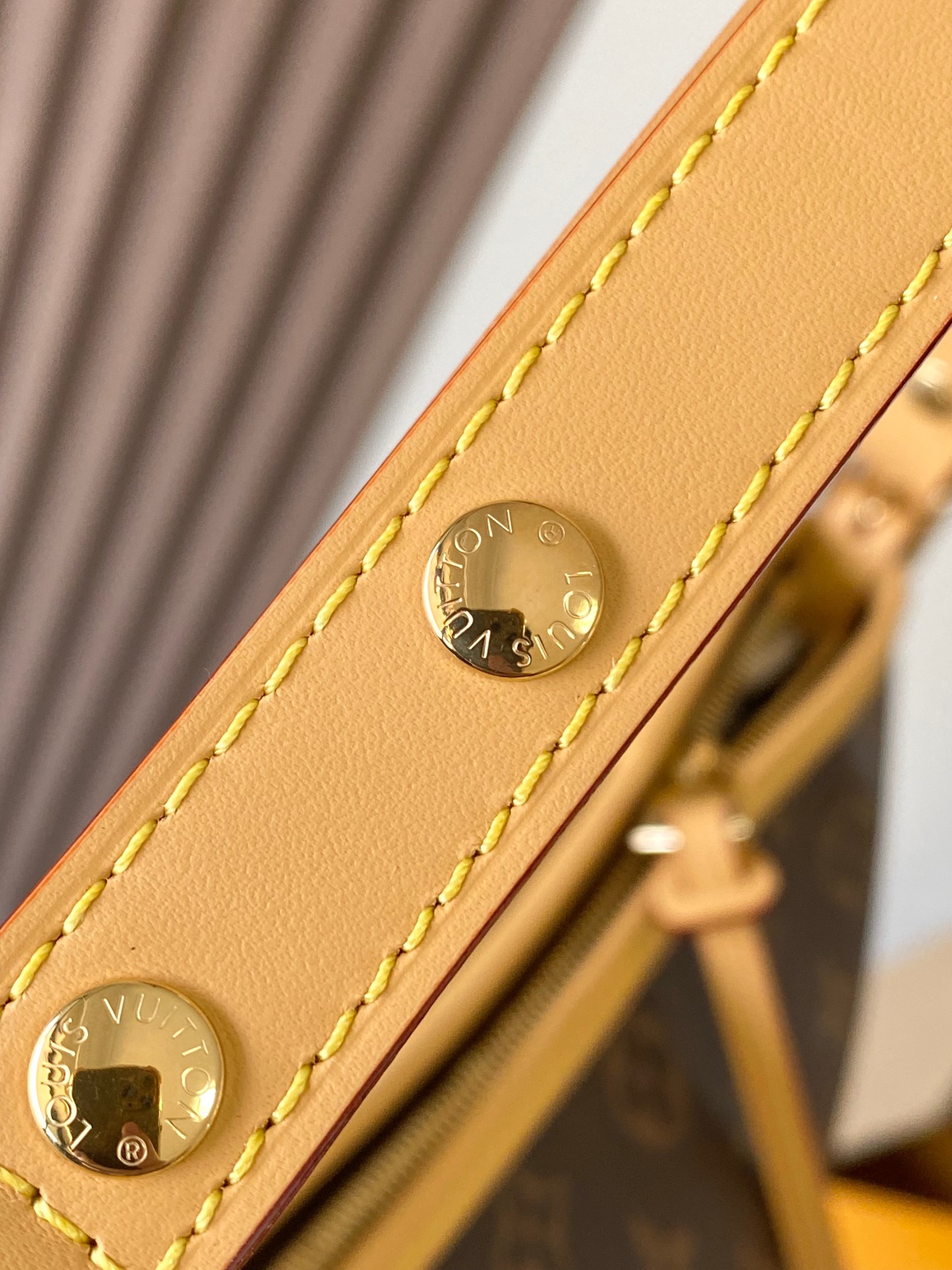 Louis Vuitton Basic Bag M-l-s