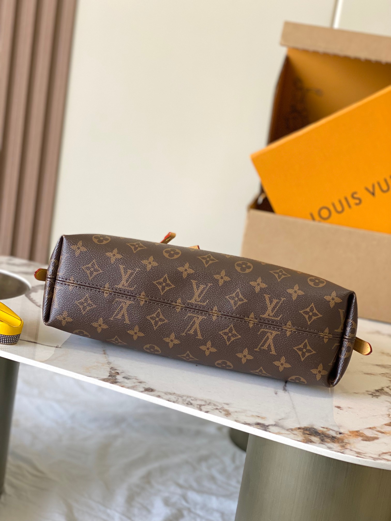 Louis Vuitton Basic Bag M-l-s