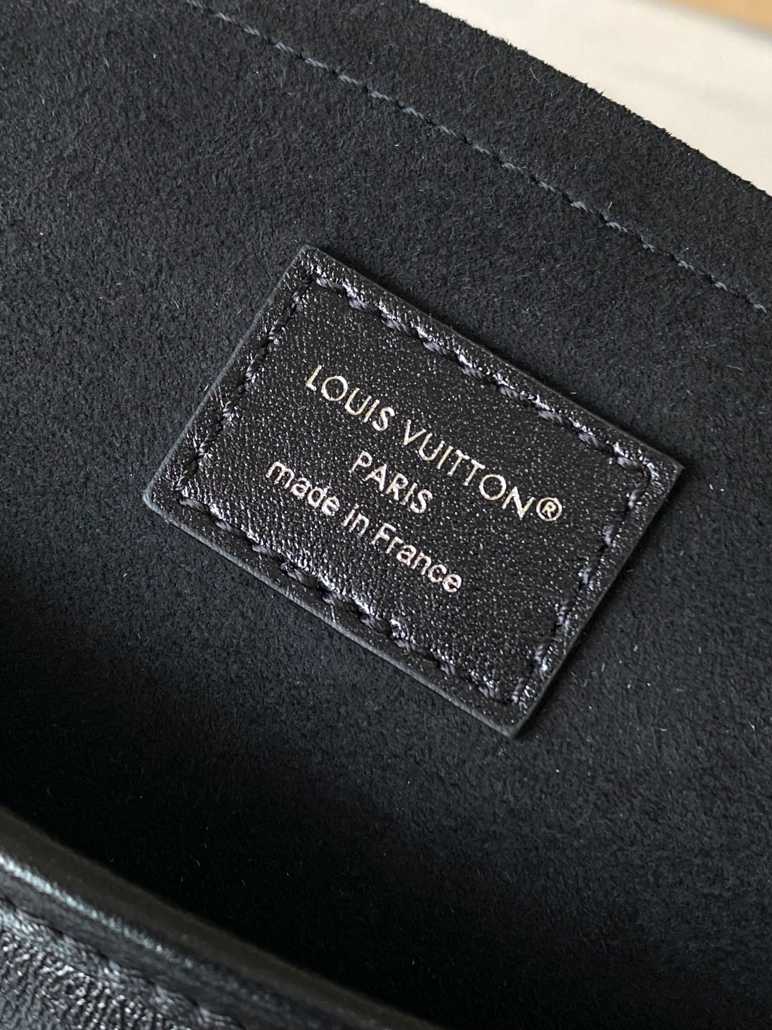 Louis Vuitton Basic Bag M-l-s