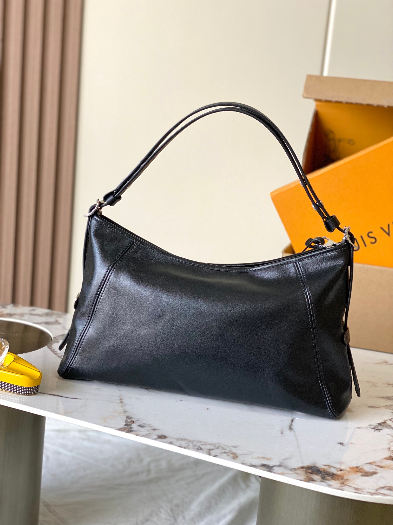 Louis Vuitton Basic Bag M-l-s