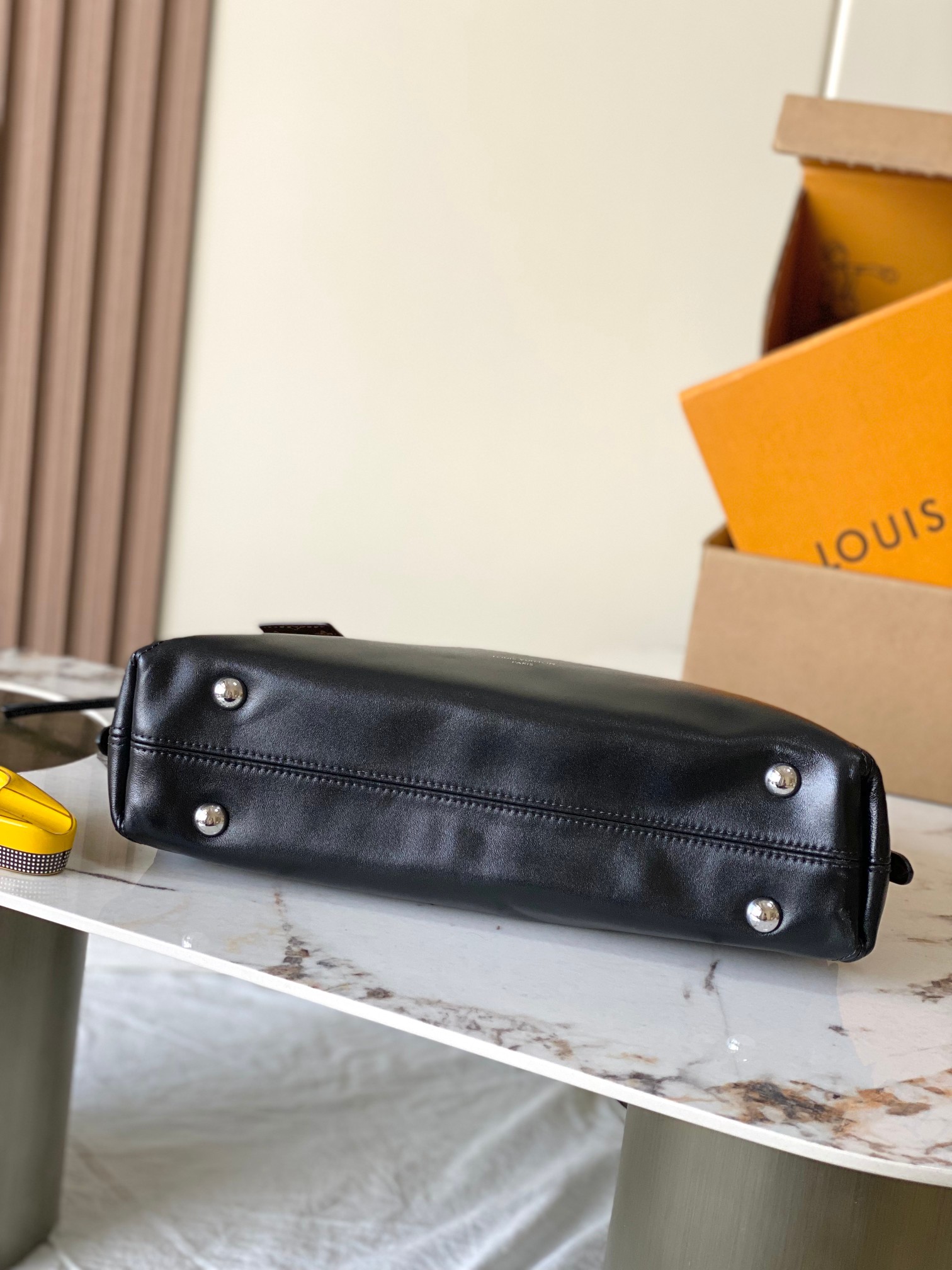 Louis Vuitton Basic Bag M-l-s