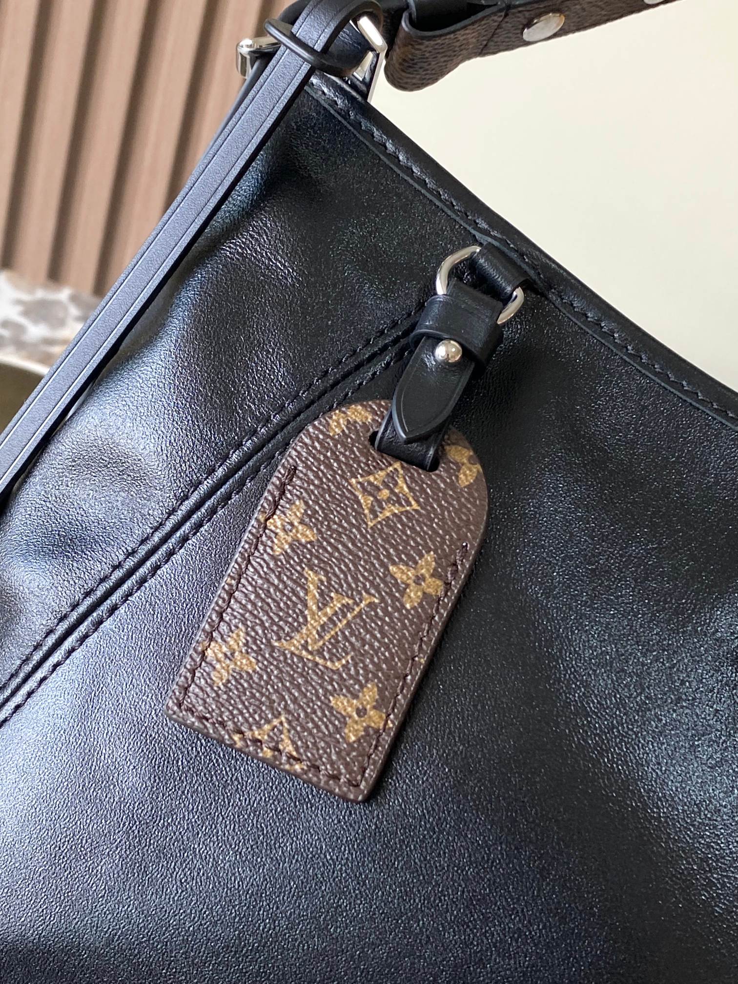 Louis Vuitton Basic Bag M-l-s