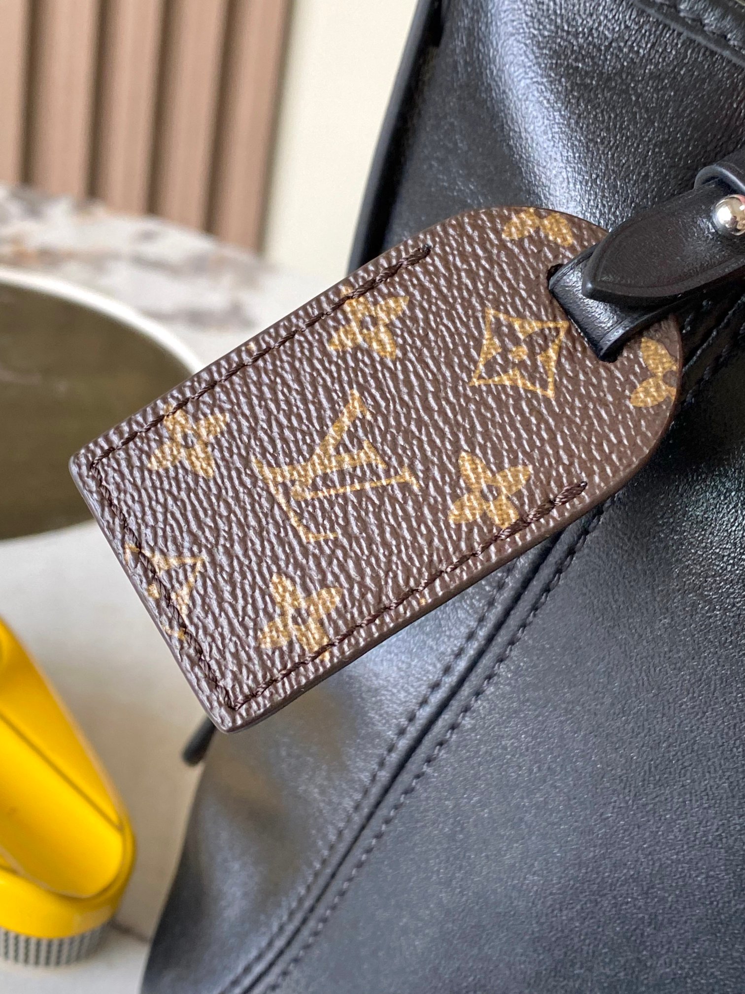 Louis Vuitton Basic Bag M-l-s