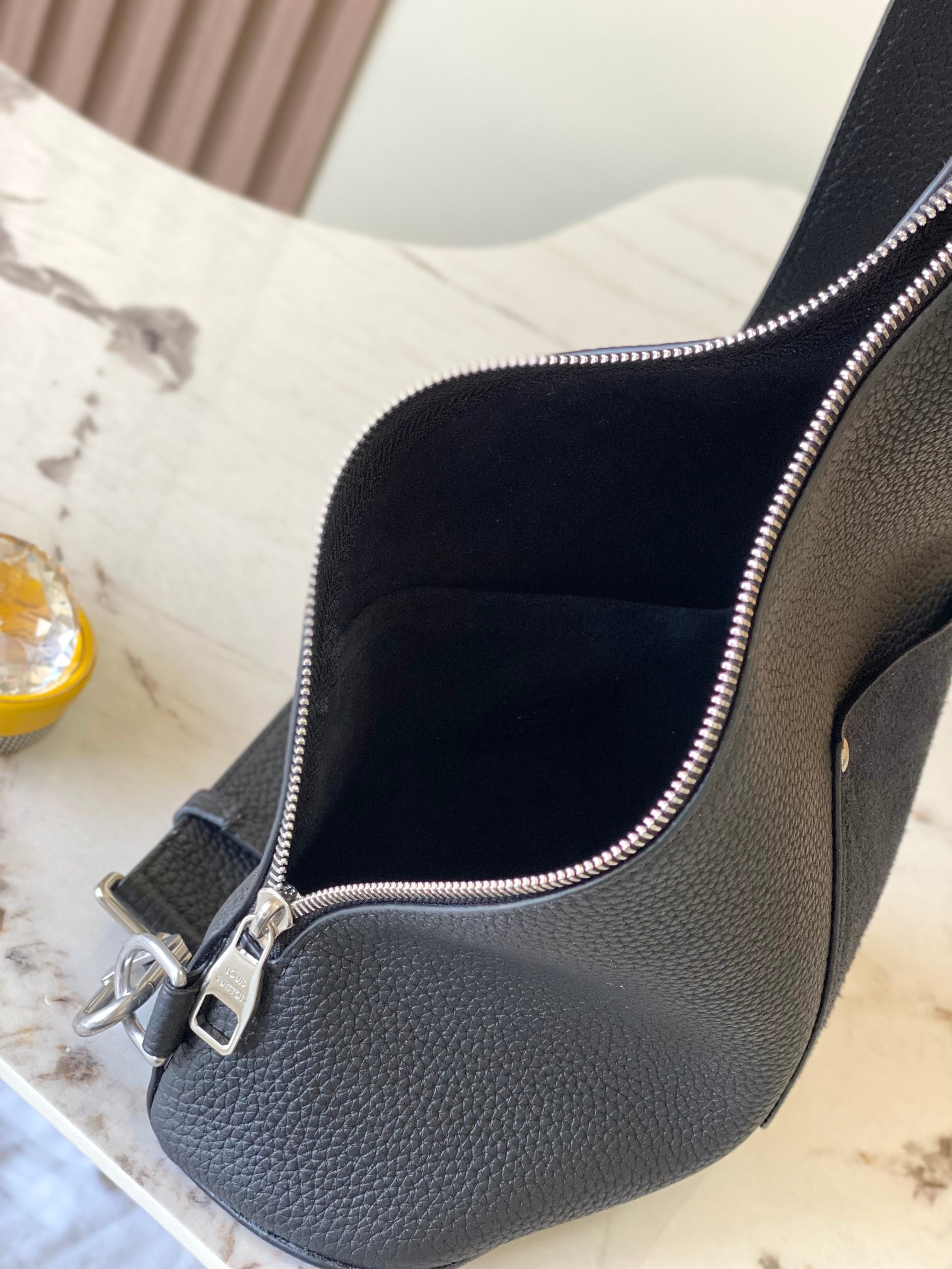 Louis Vuitton Basic Bag Cow Leather M-l-s