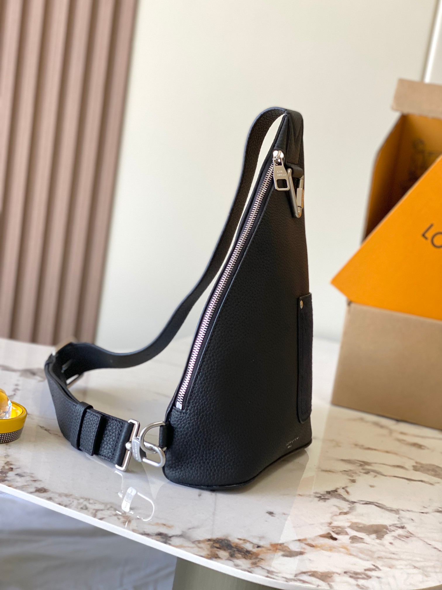 Louis Vuitton Basic Bag Cow Leather M-l-s