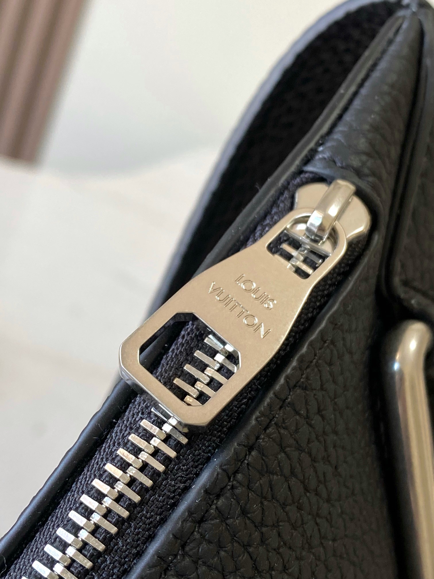 Louis Vuitton Basic Bag Cow Leather M-l-s