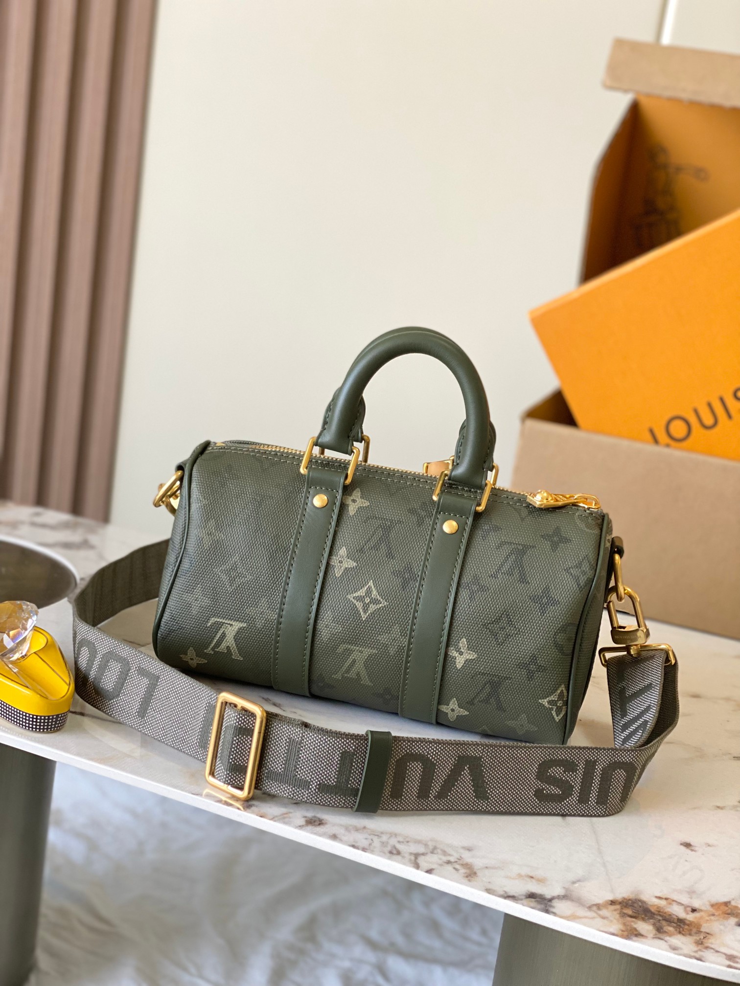 Louis Vuitton Basic Bag M-l