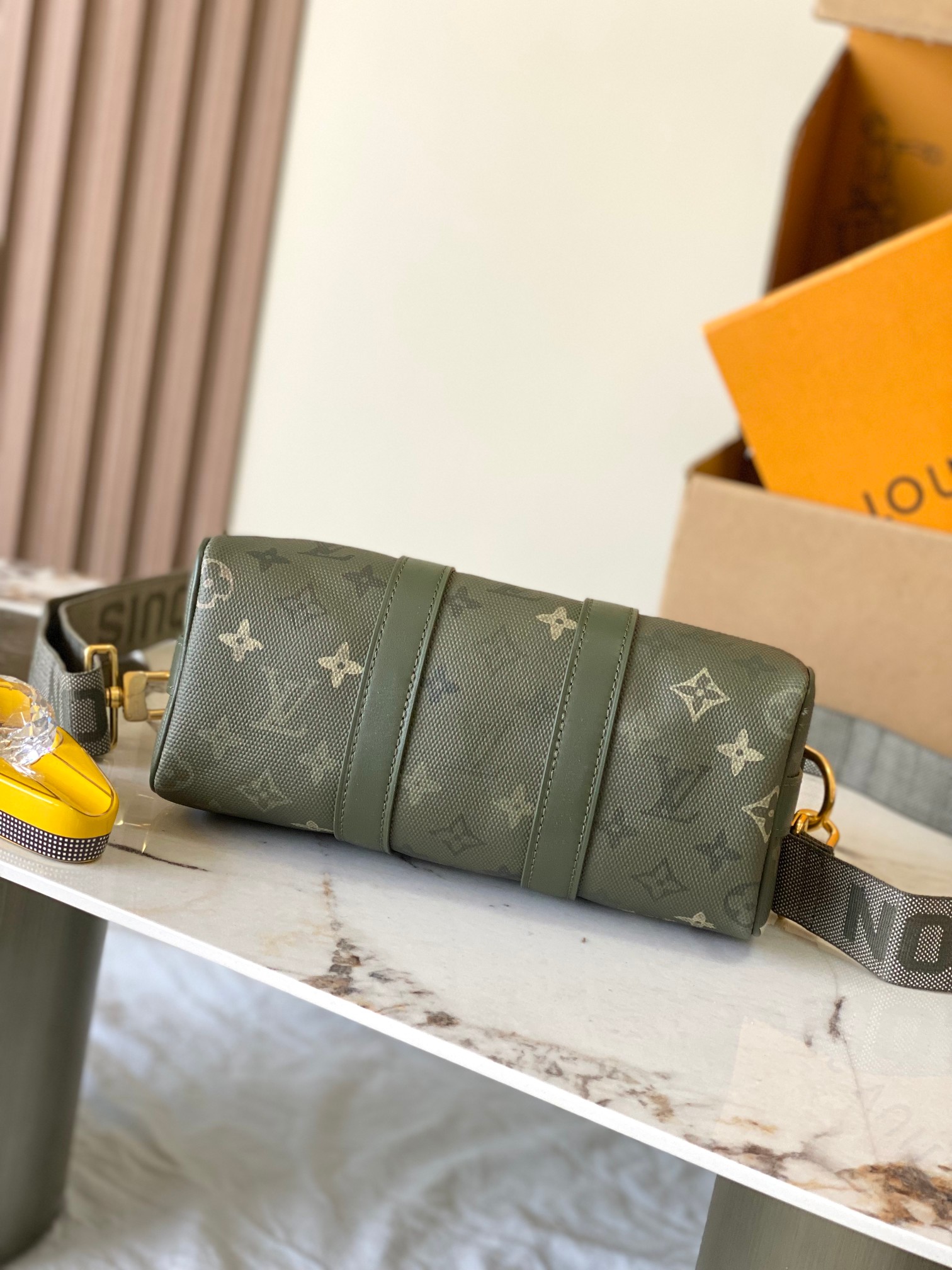 Louis Vuitton Basic Bag M-l