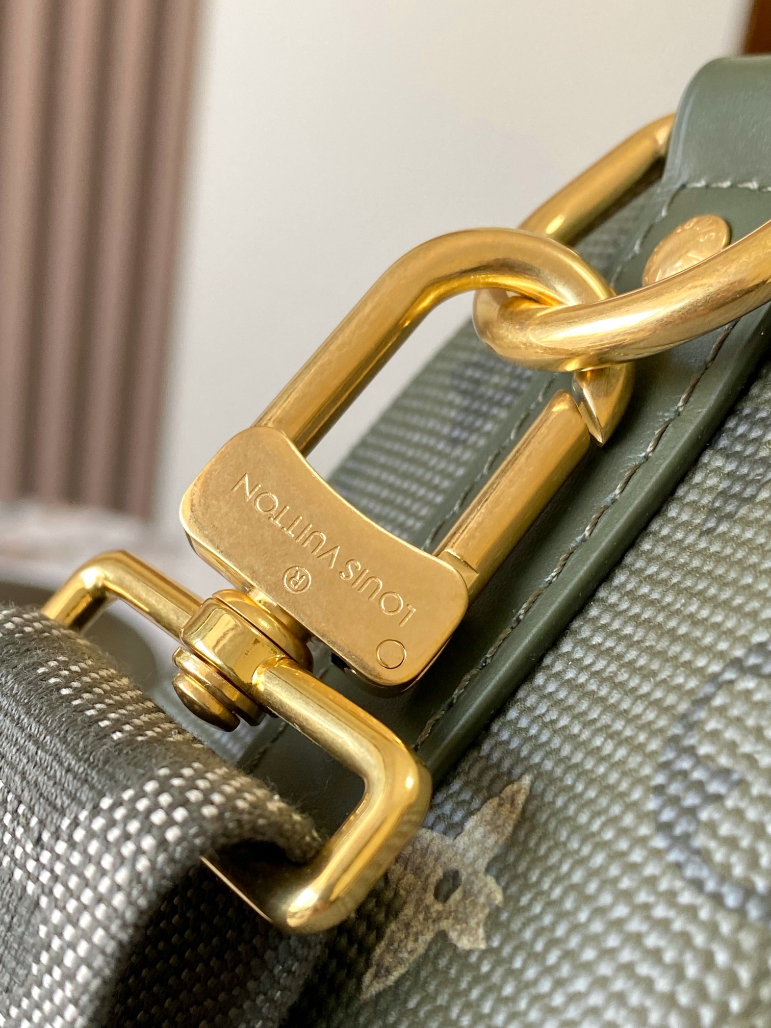 Louis Vuitton Basic Bag M-l