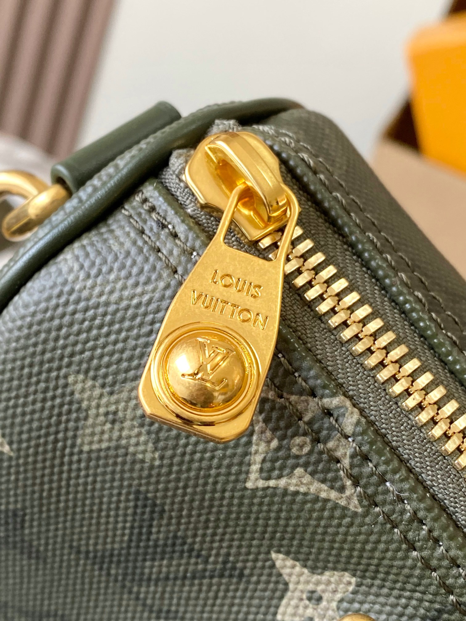 Louis Vuitton Basic Bag M-l