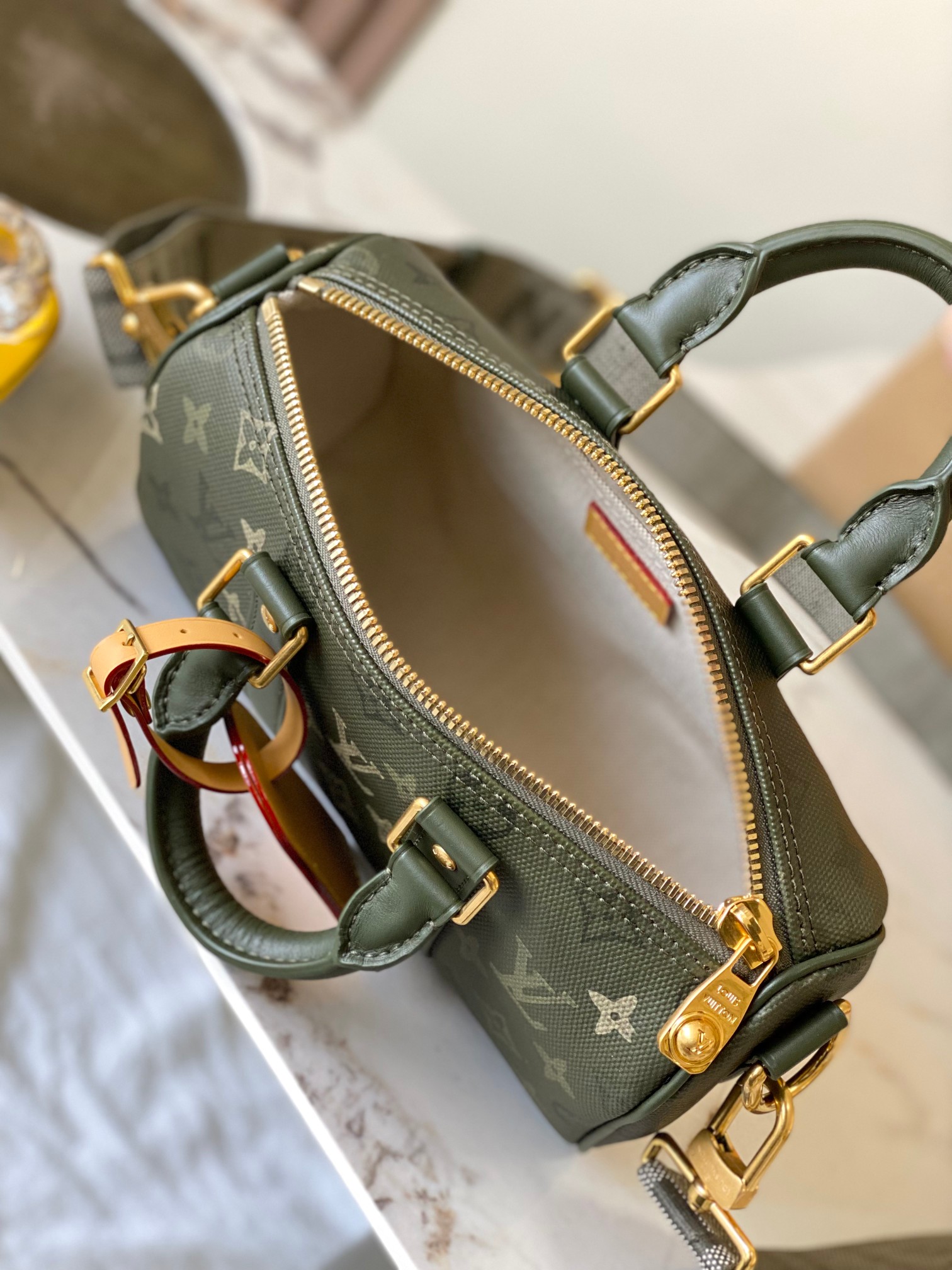 Louis Vuitton Basic Bag M-l