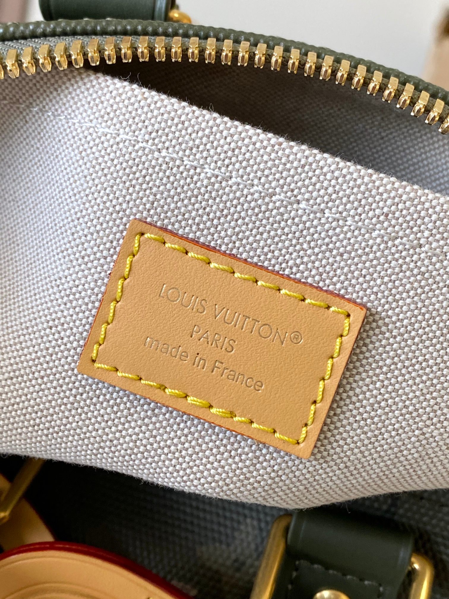 Louis Vuitton Basic Bag M-l