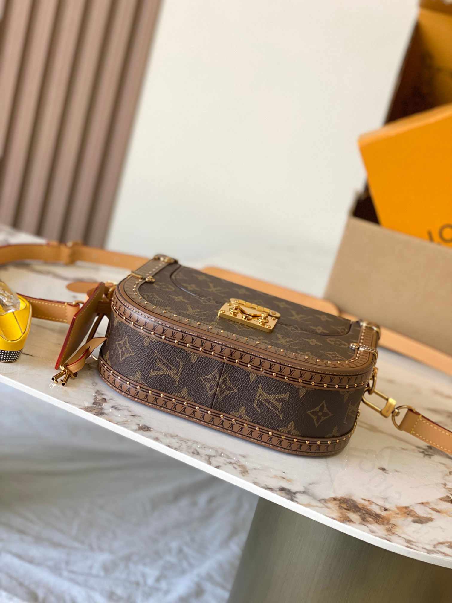 Louis Vuitton Basic Bag Canvas M-s-22cm