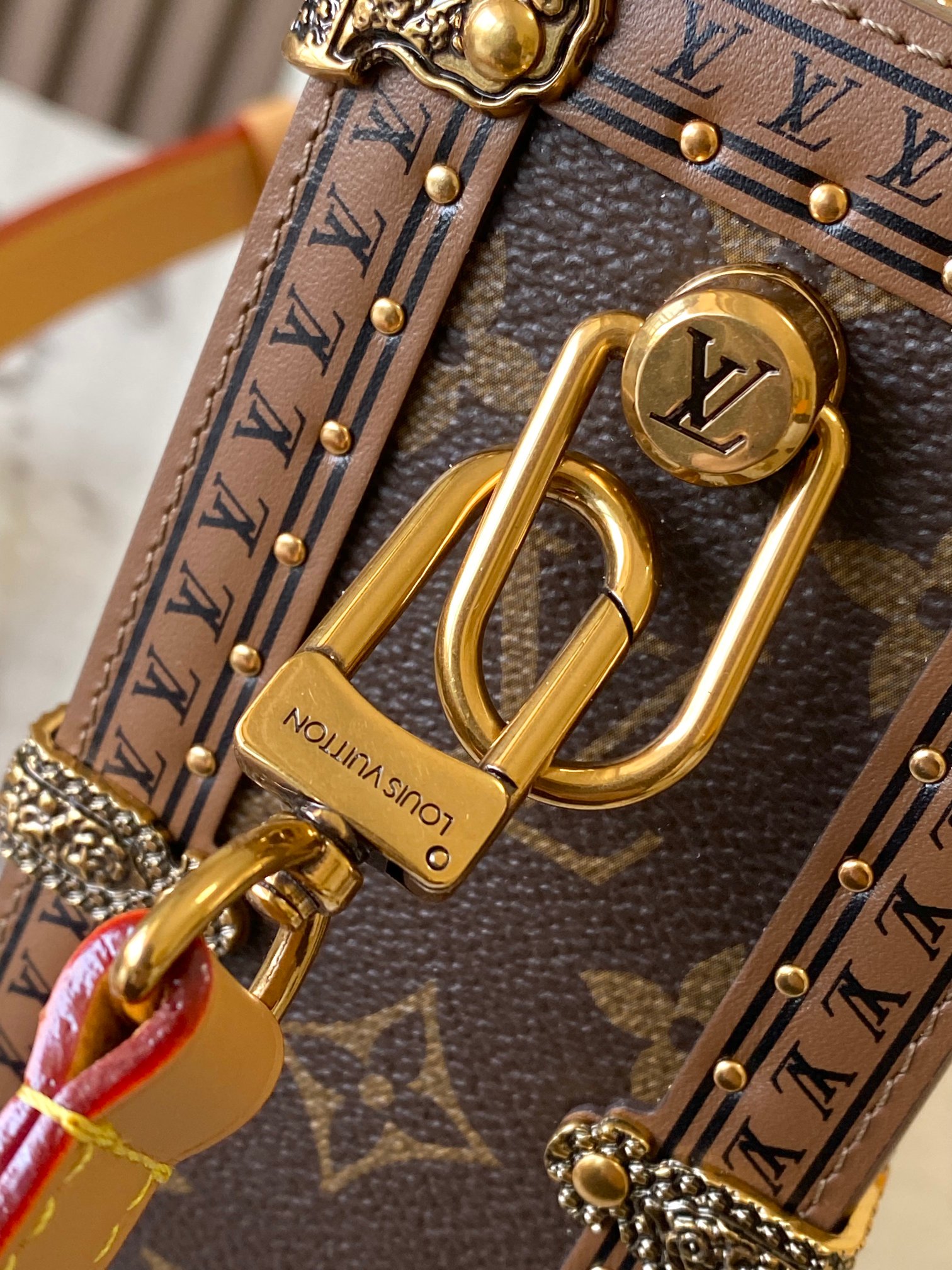 Louis Vuitton Basic Bag Canvas M-s-22cm