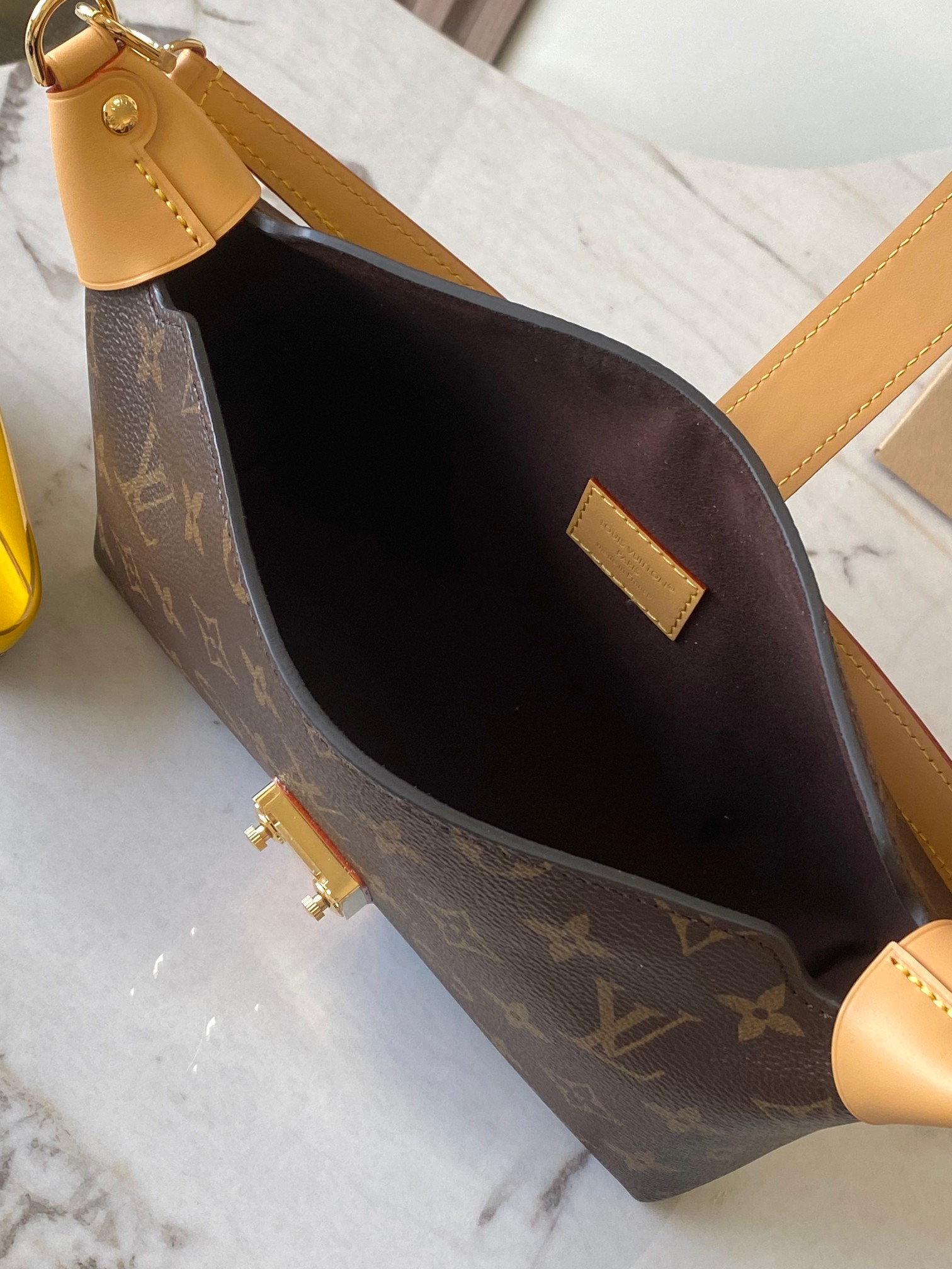 Louis Vuitton Basic Bag M