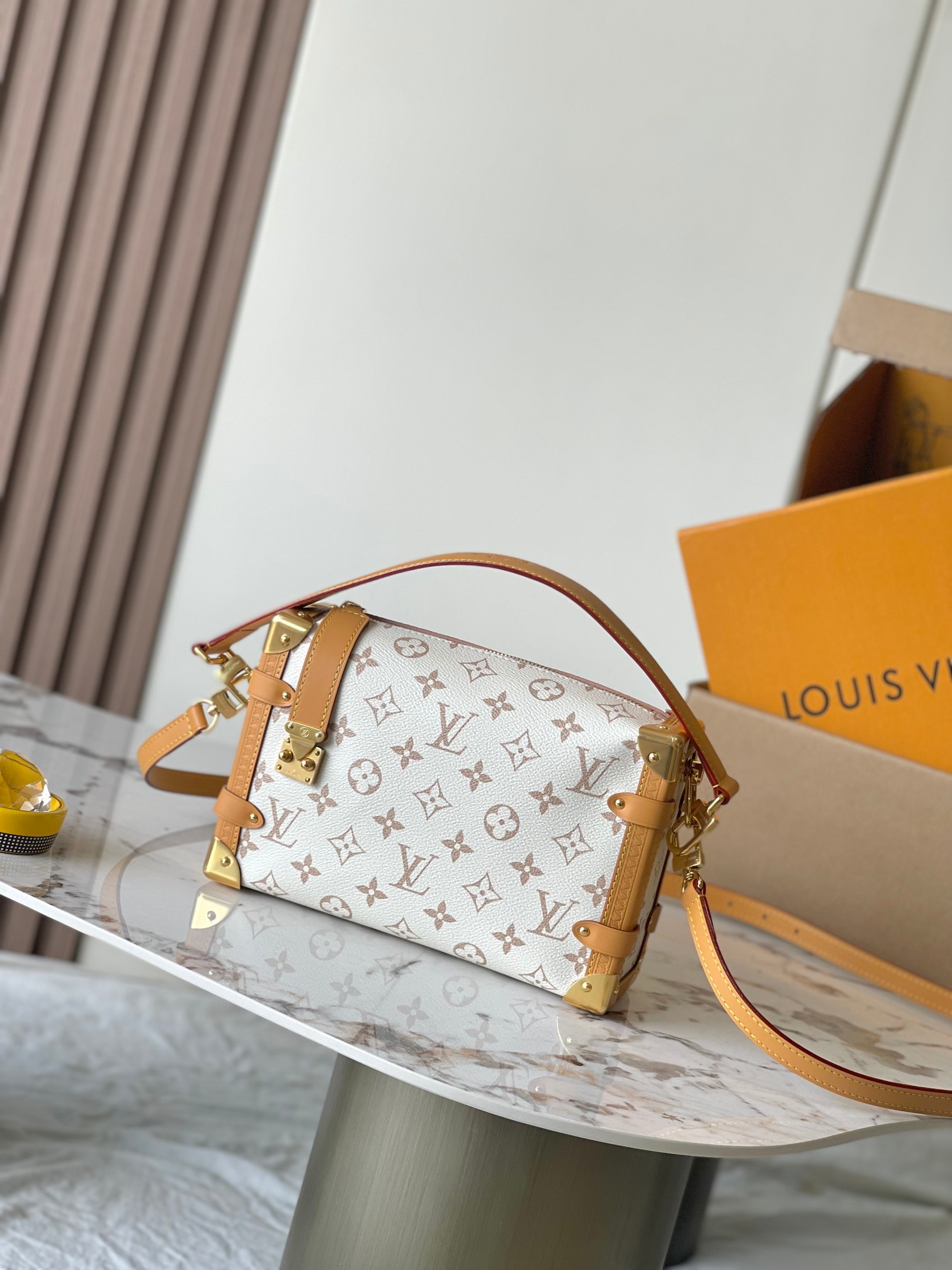Louis Vuitton Basic Bag M-s