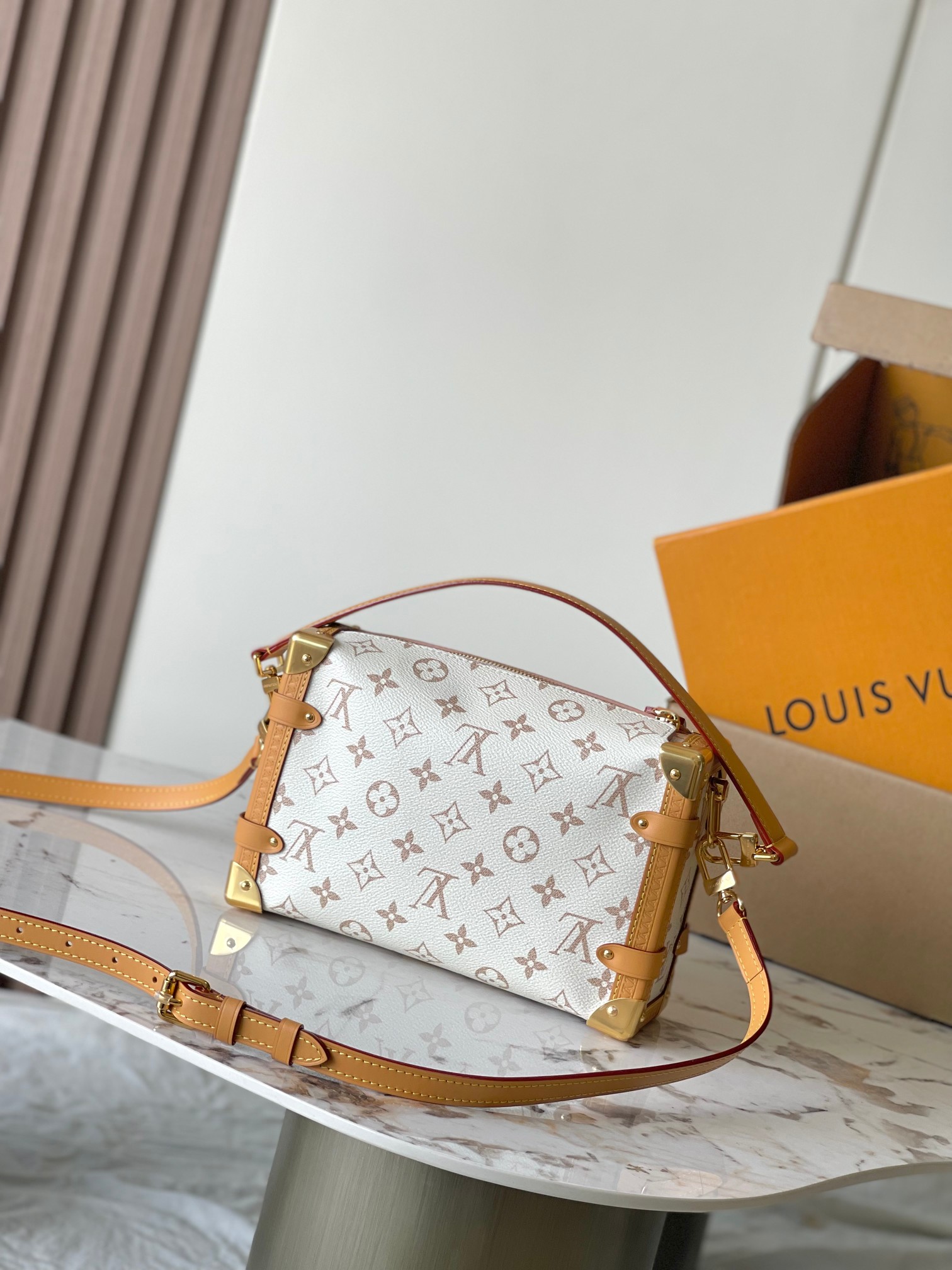 Louis Vuitton Basic Bag M-s