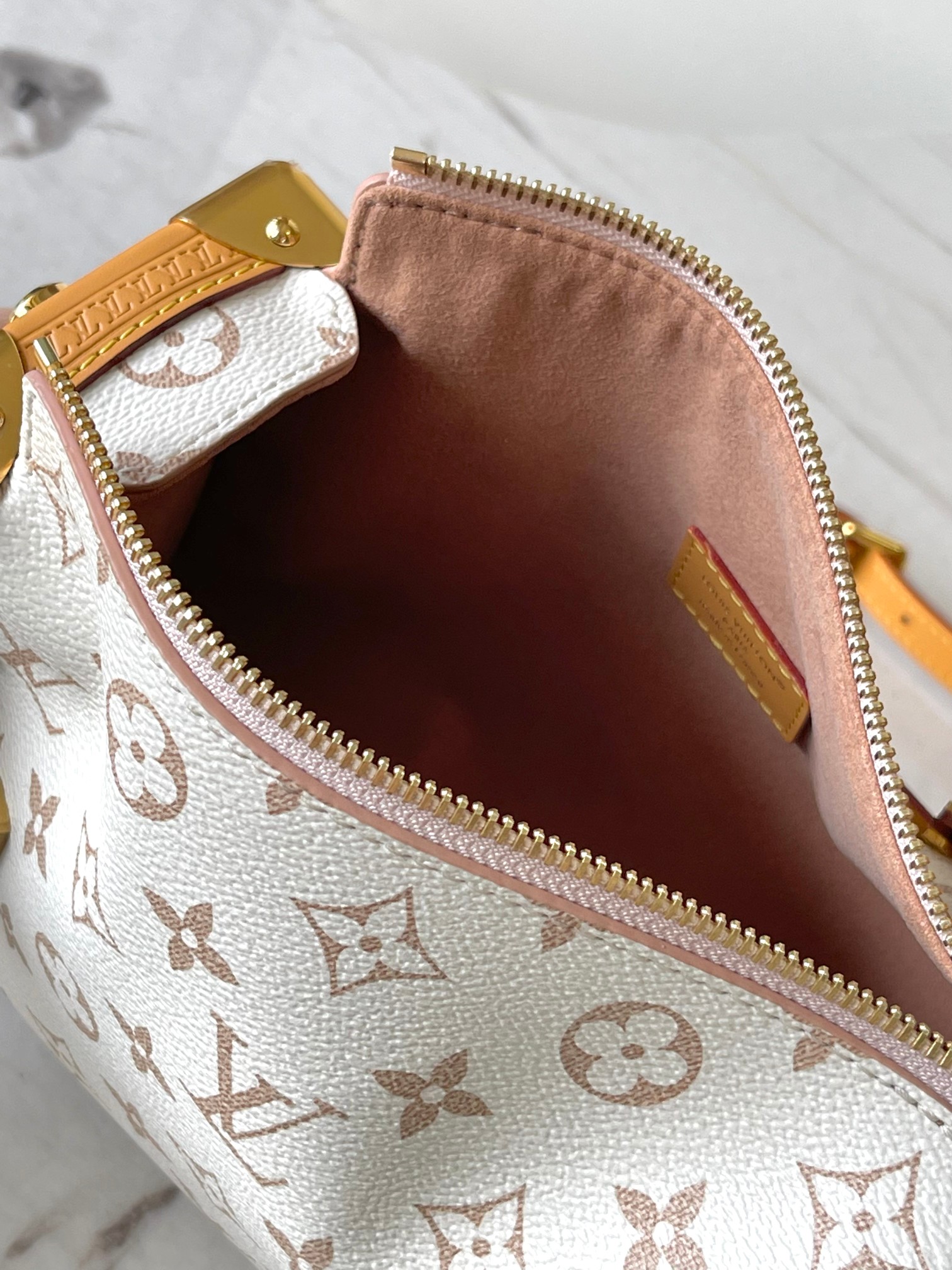 Louis Vuitton Basic Bag M-s