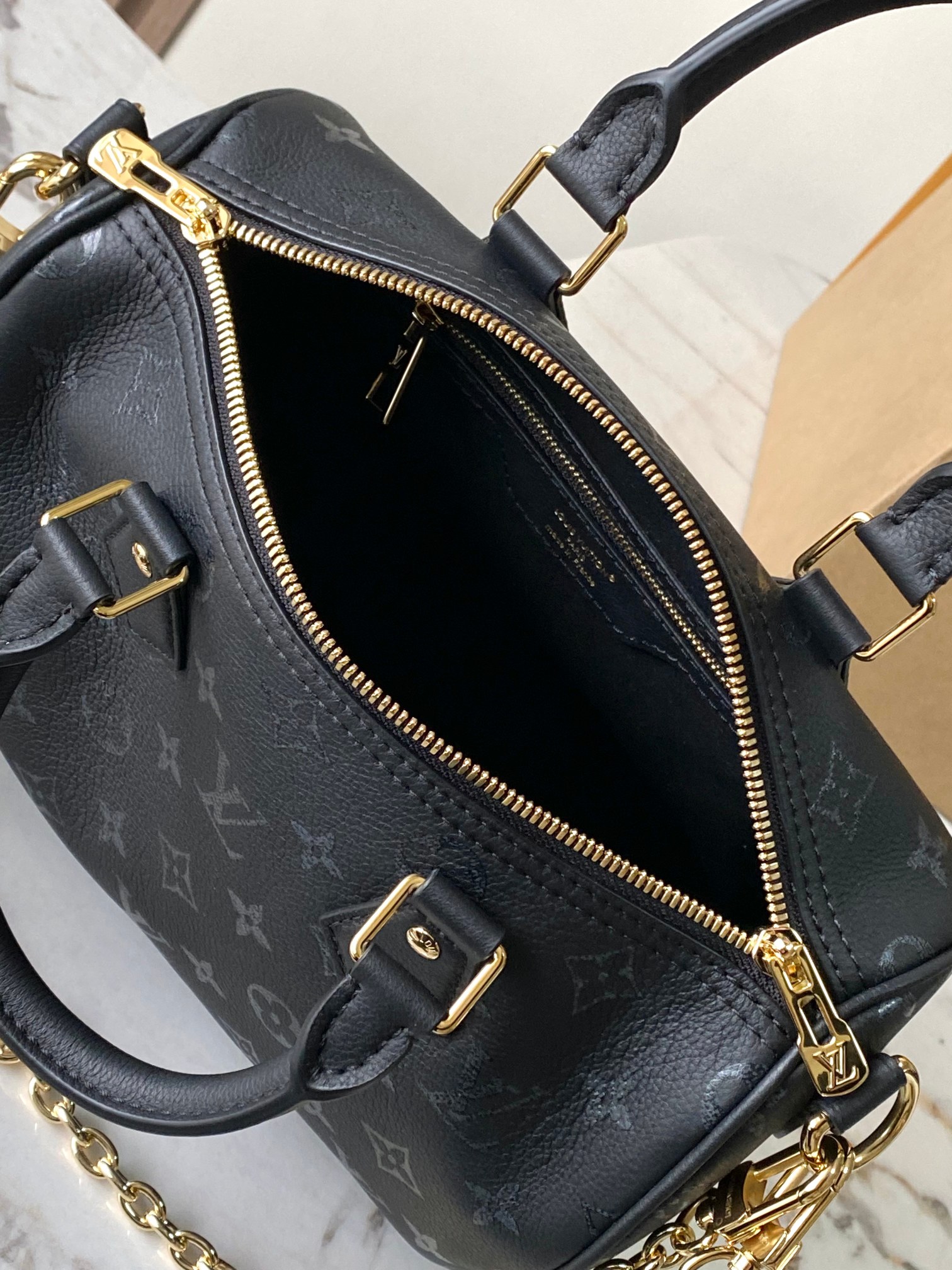 Louis Vuitton Basic Bag Cow Leather M-l-s