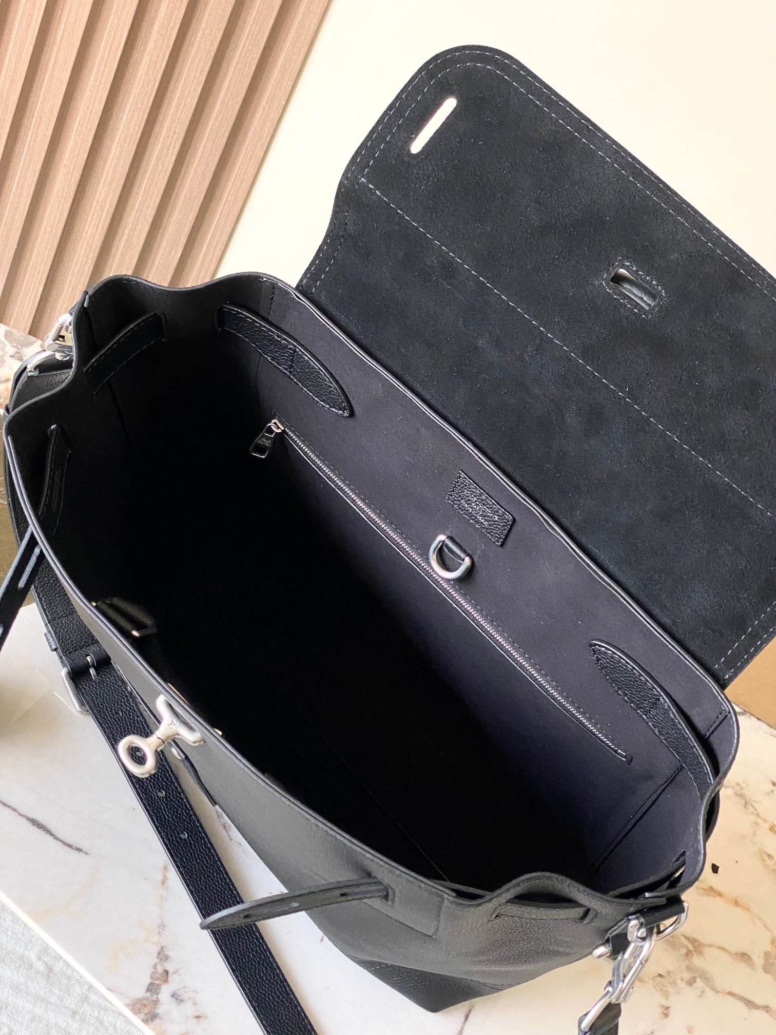 Louis Vuitton Basic Bag Cow Leather M-s