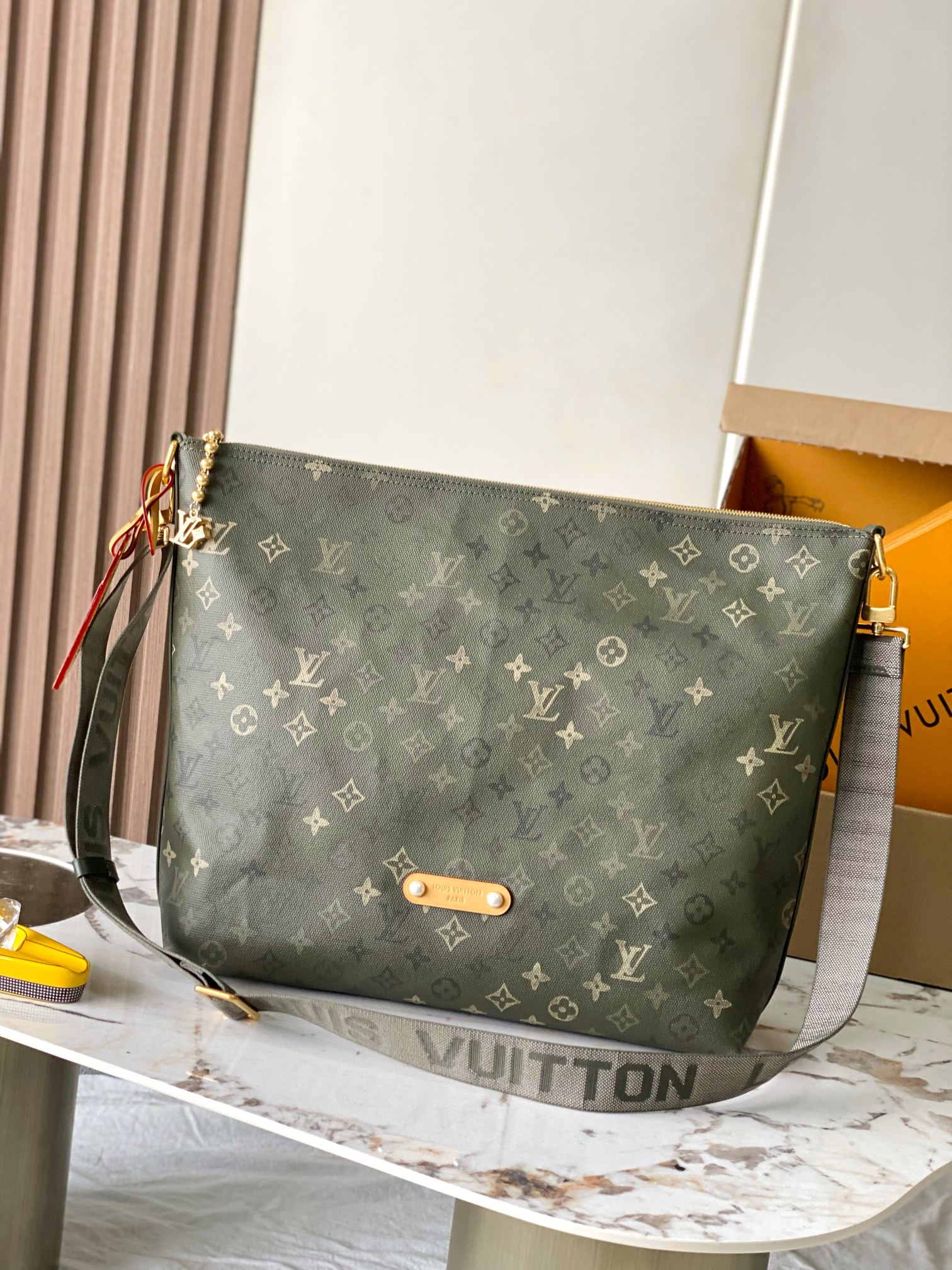Louis Vuitton Basic Bag M