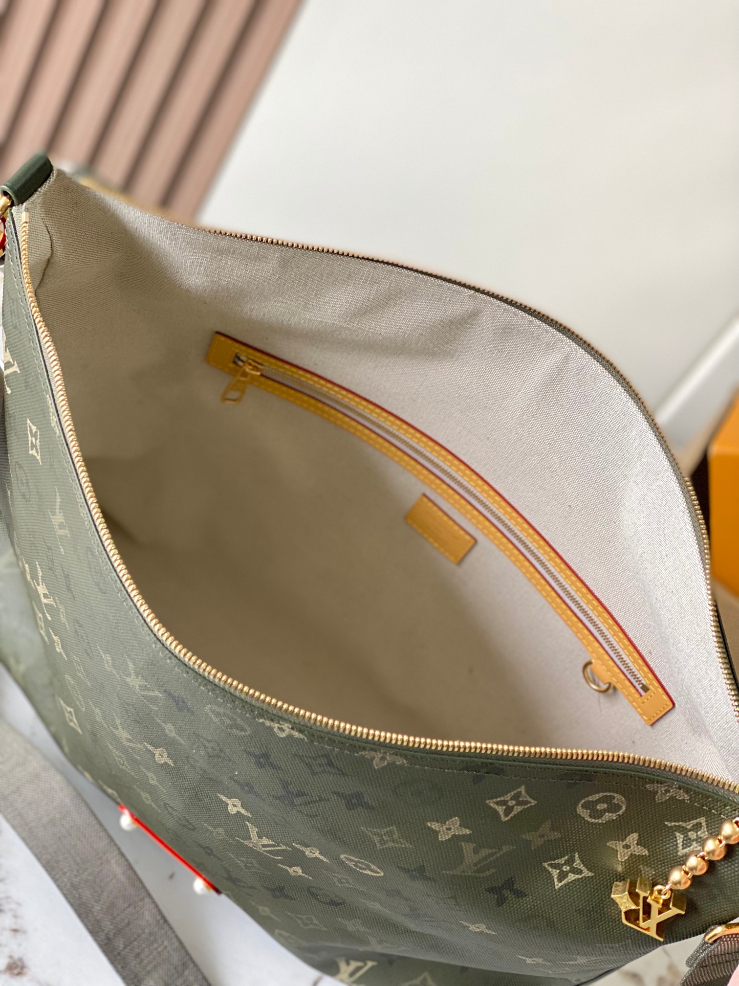 Louis Vuitton Basic Bag M